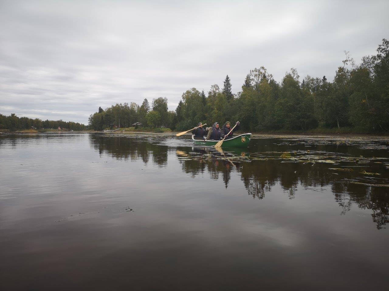 Luontolähtöisessä kotouttamisessa opitaan taitojen lisäksi kieltä ja kulttuuria. Kuva: Emilia Vuori.