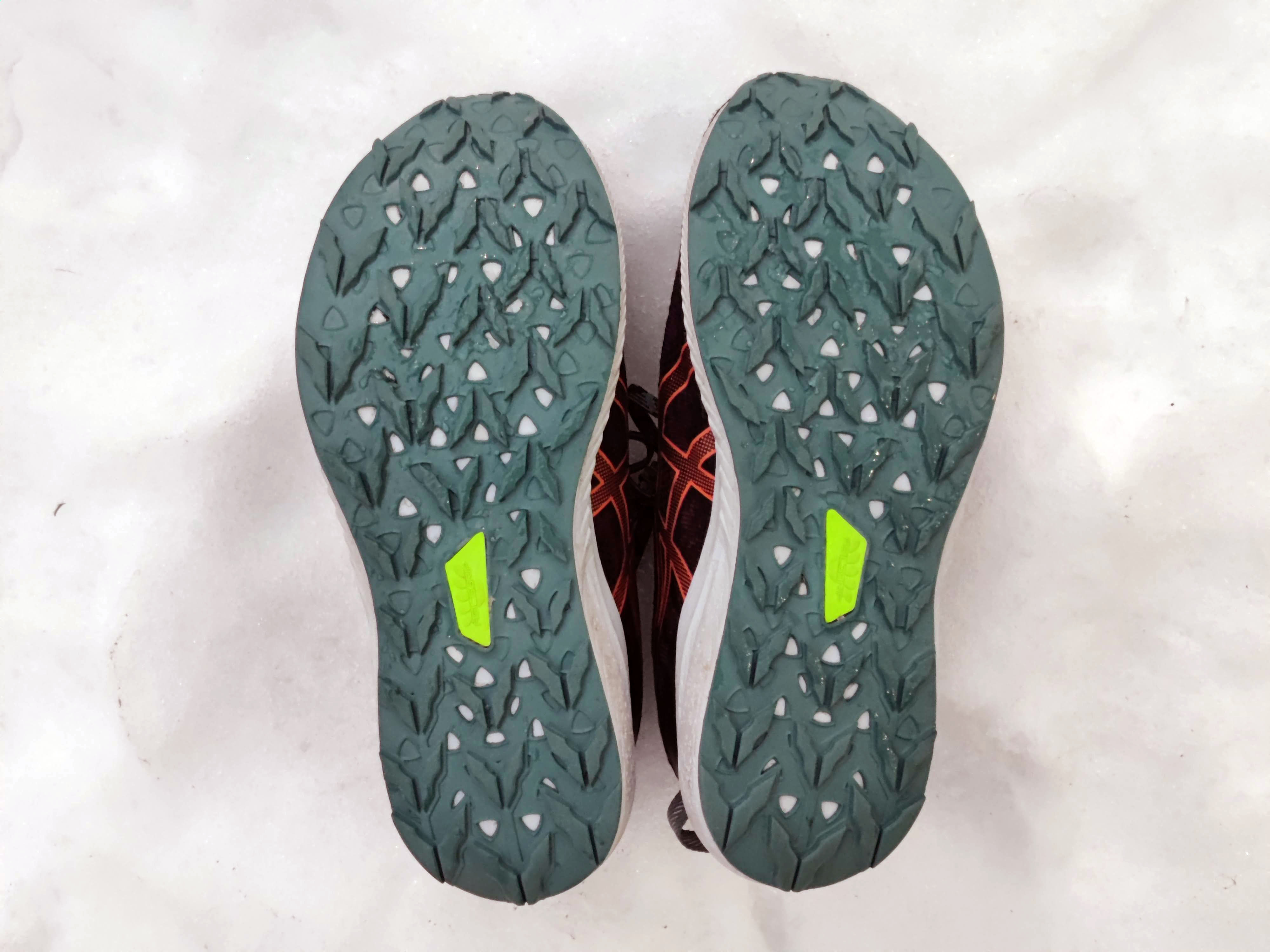 Asicsilla on oma, erittäin pitävä pohjamateriaalinsa, Asicsgrip.