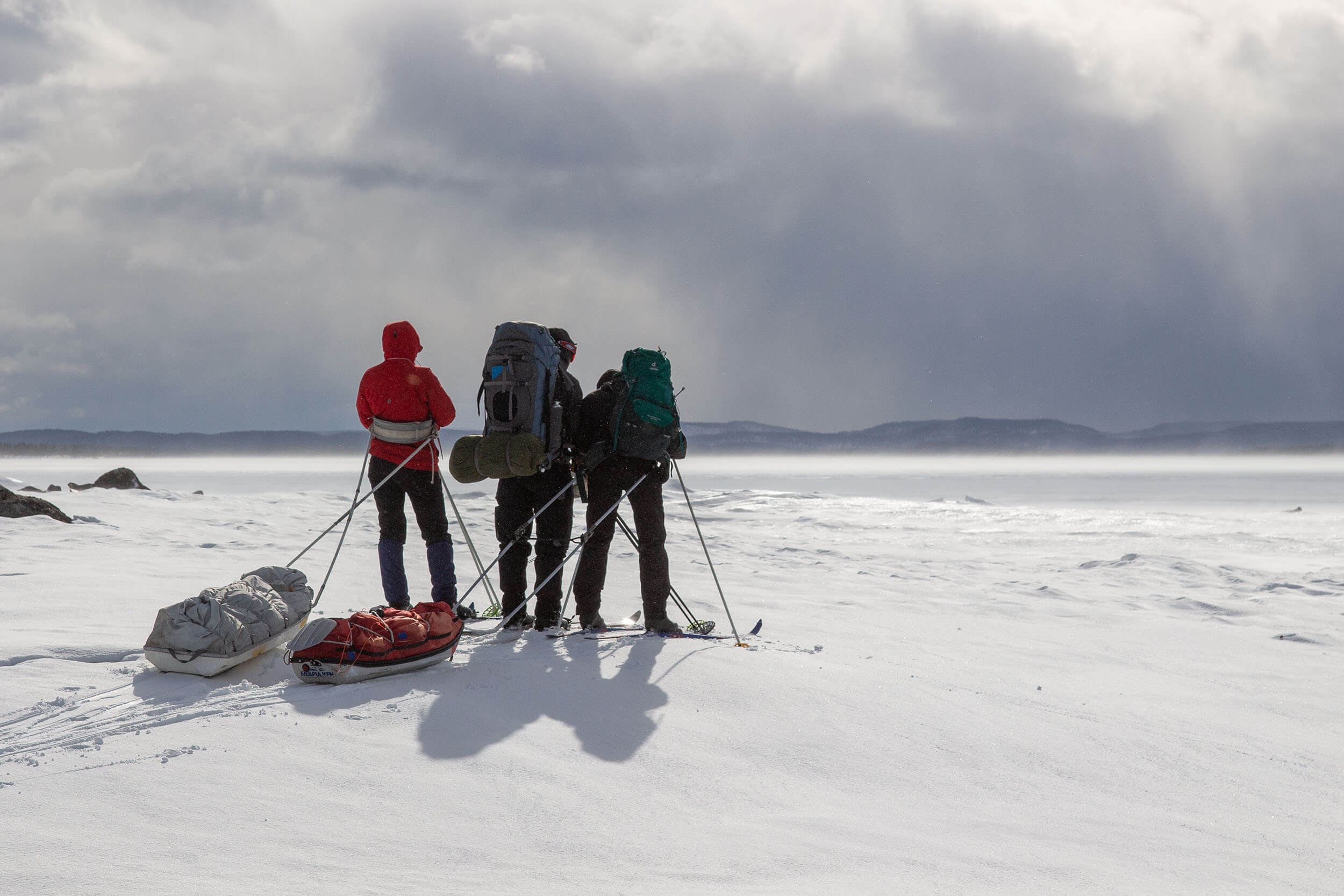 Isojen selkien ylittäminen kysyy kiintopistettä. Kuva: Tapani Leppänen.