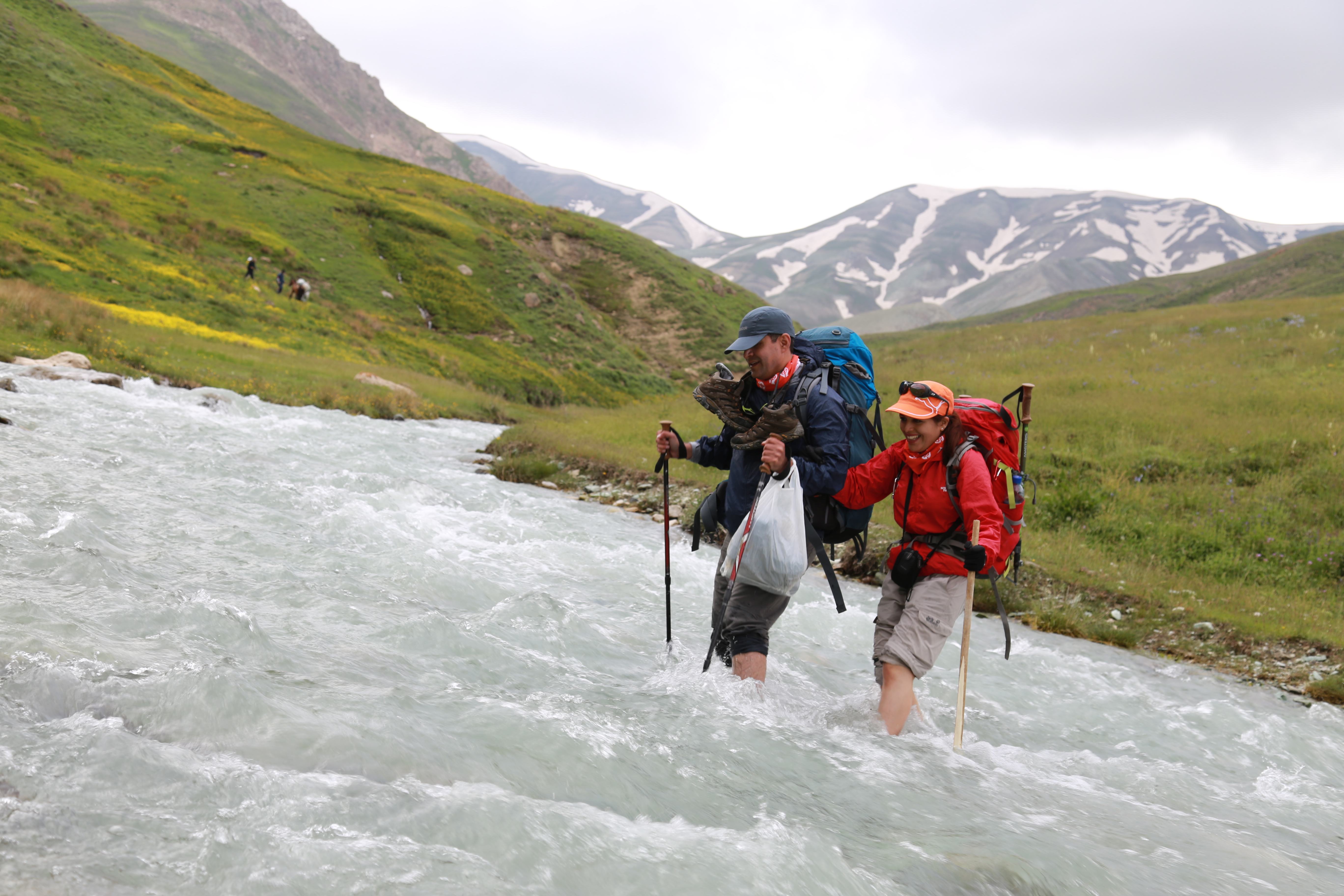 Varsinkin alkukesästä tarjolla on haastaviakin vesistön ylityksiä.