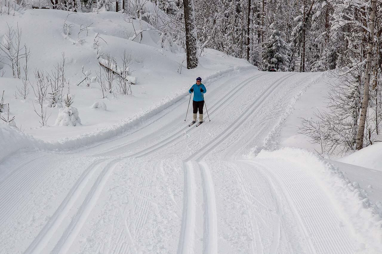 Nuuksion järviylängön ladut soveltuvat perinteisen hiihtoon. Kuva: Tapani Leppänen.