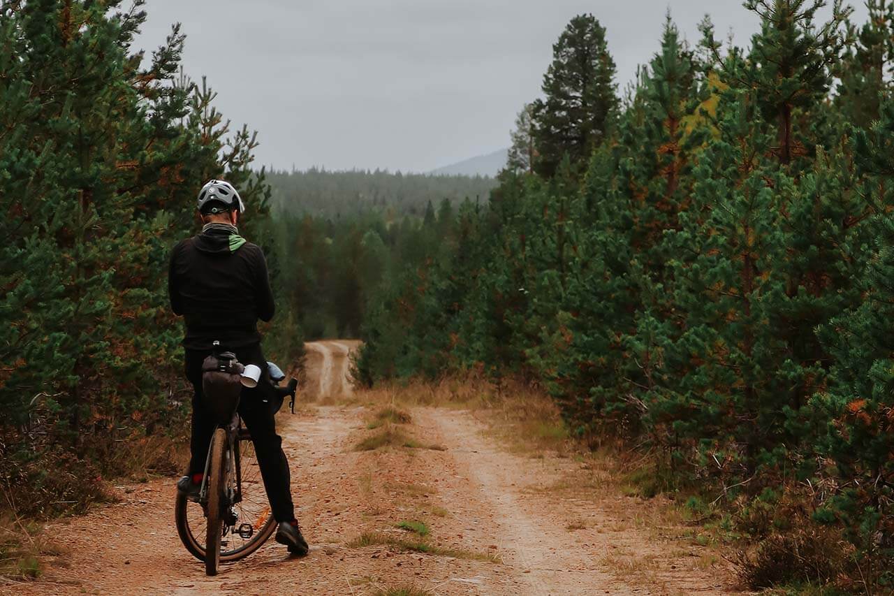 Gravel-pyöräily on parhaimmillaan Itäkairan kangasmetsien ja tuntureiden keskellä. Kuva: Milja Fromholtz.