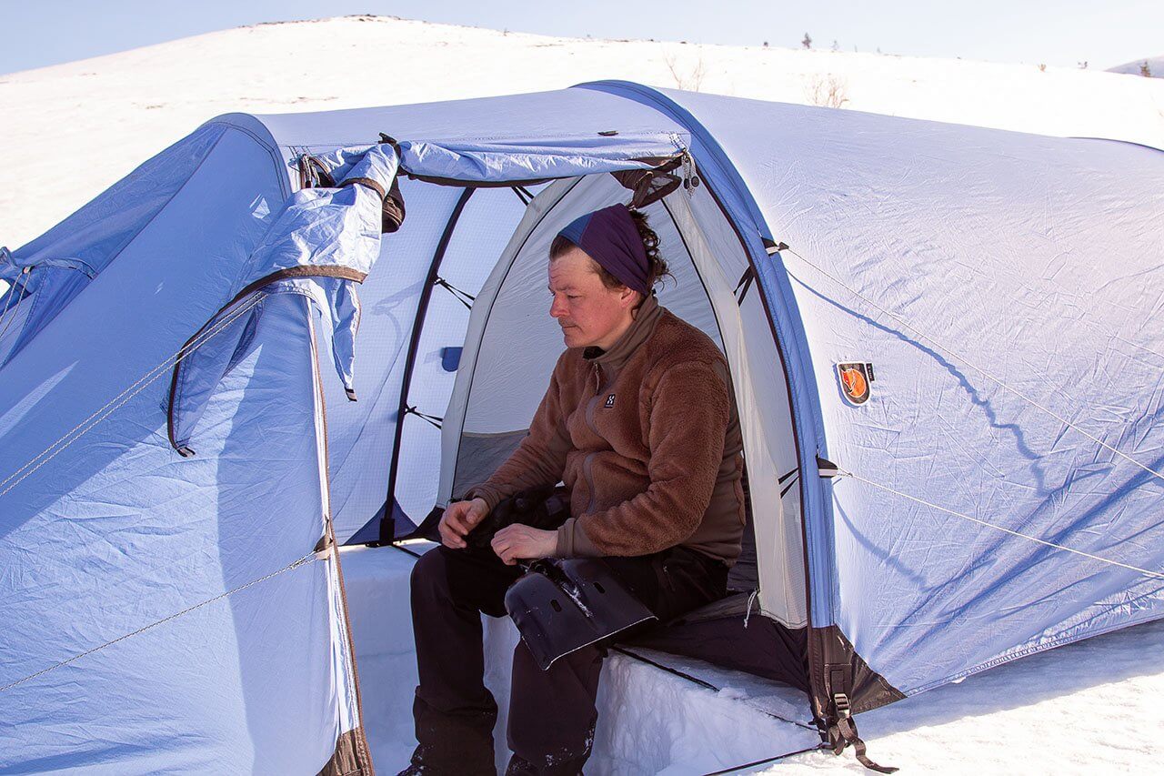 Teltan eteistilaan saa lisää tilaa kaivamalla lattiaa alemmaksi. Kuva: Tapani Leppänen.