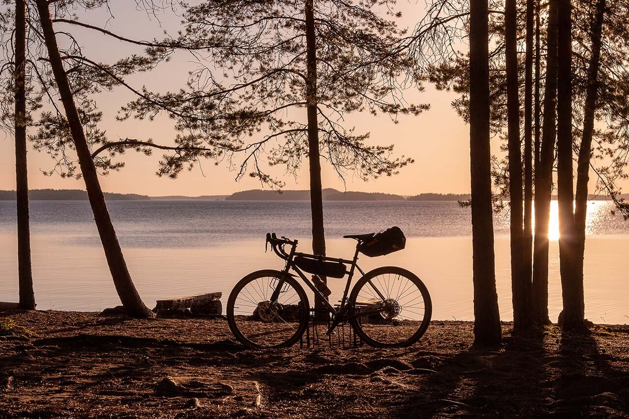 Kiireettömästi retkeillen on aikaa pysähdellä. Kuva: Tapani Leppänen.