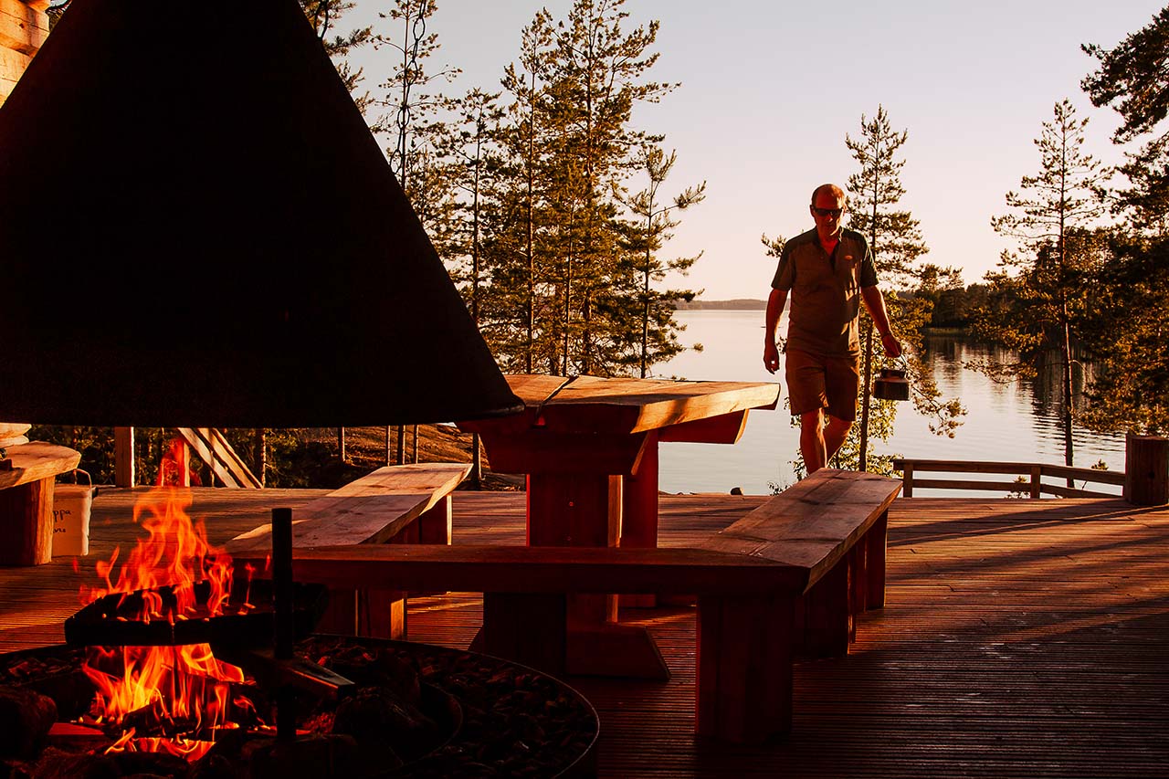 Käsin veistetty Norppalaavu on hulppea taukopaikka. Kuva: Tapani Leppänen.