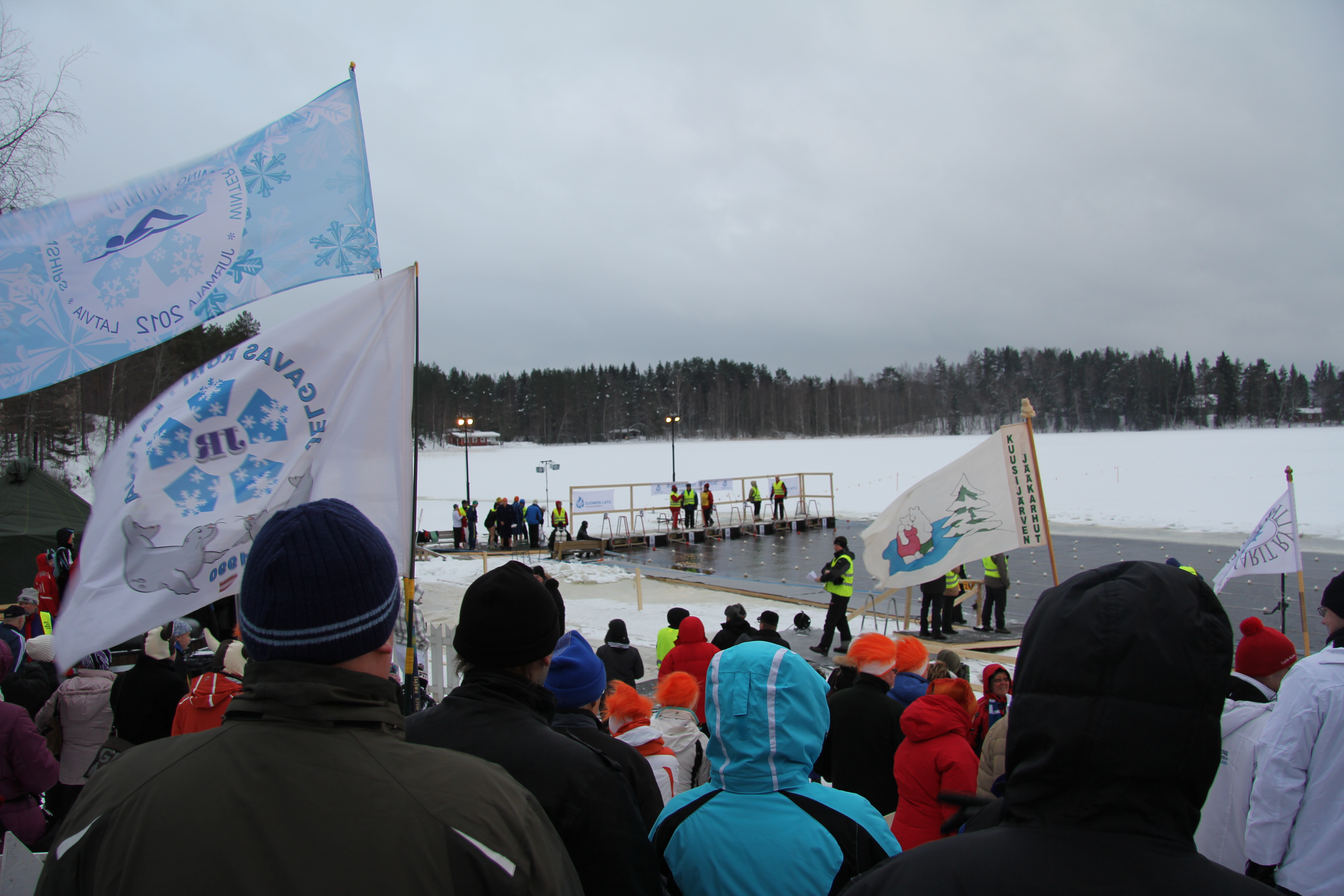 Viisi vuotta sitten Peurungalla uitiin talviuinnin SM-kilpailut. Kuva: Panu Könönen,EM-kisoja varten voi treenata Suomen lukuisilla talviuintipaikoilla. Kuva: Sampsa Sulonen