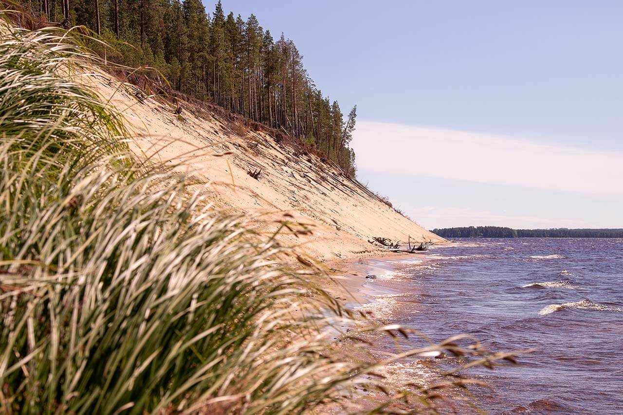 Oulujärven aaltoihin sortuva Lentohiekka on Ärjänsaaren luontonähtävyys. Kuva: Tapani Leppänen.