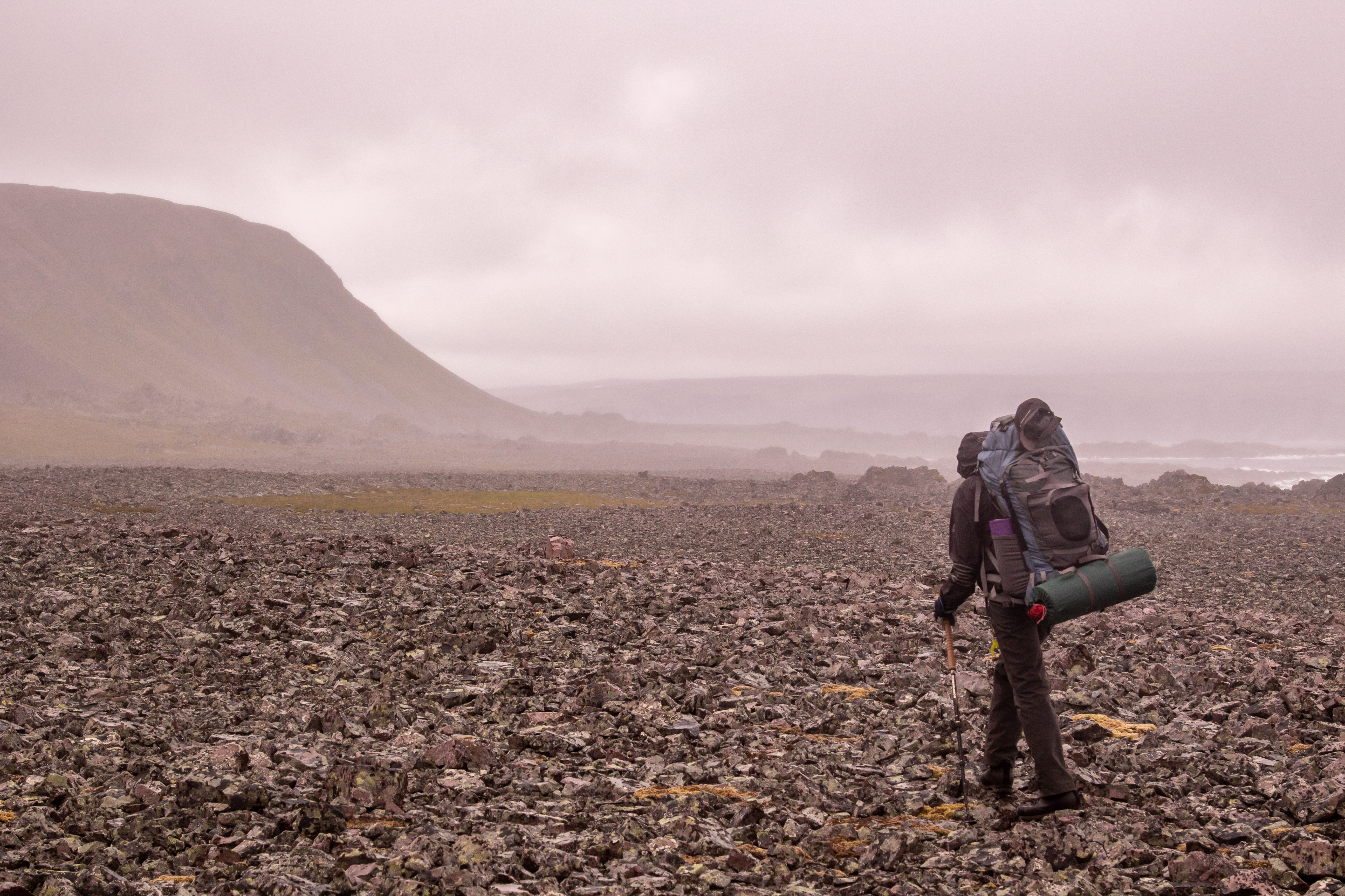 Ytre Syltevikan luonnonsuojelualueen rantaa seuraileva reitti on merkitty karttaan, mutta katoaa kivikkoon. Kuva: Tapani Leppänen.
