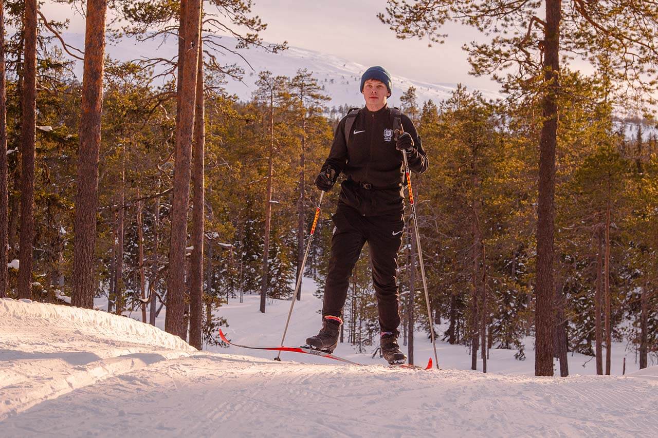 Tunturimaisema avautuu monesta suunnasta. Tässä ollaan paluumatkalla Karhunjuomalammelta. Kuva: Tapani Leppänen.