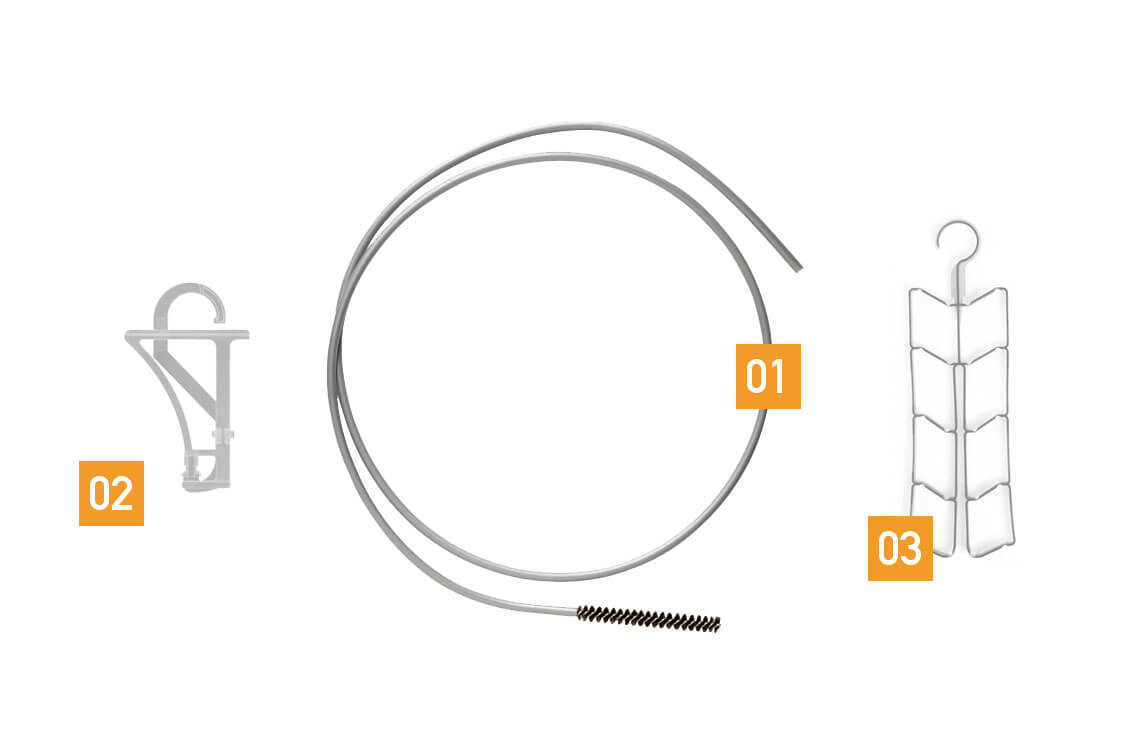 [01] Camelbakin letkuharja on harkitsemisen arvoinen hankinta. Kuivausta varten on saatavissa erilaisia henkareita. Kuvassa [02] Camelbakin ja [03] Ospreyn mallit.