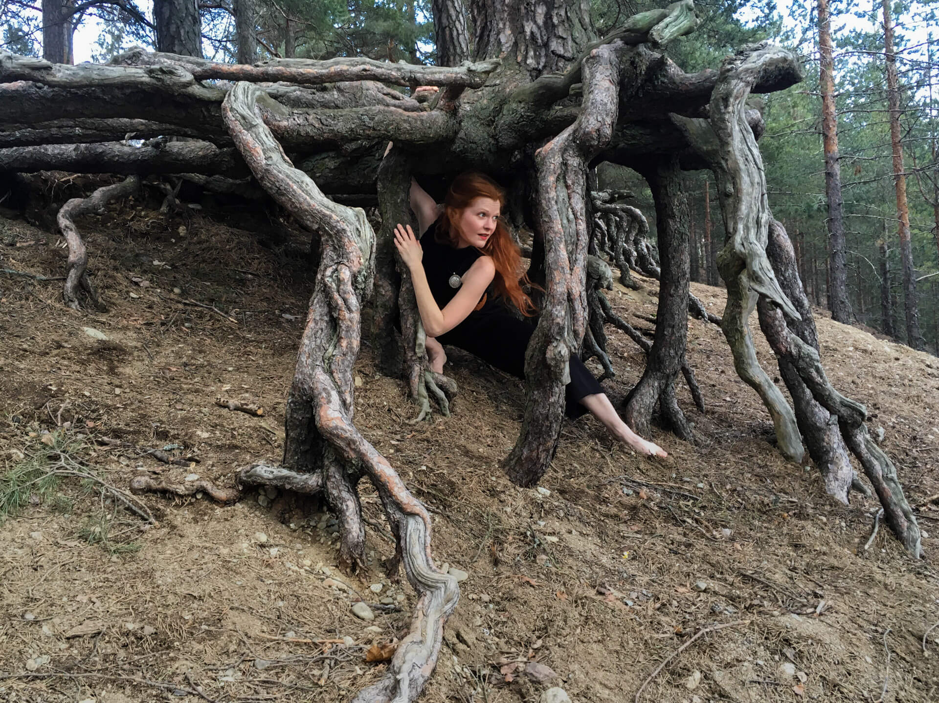 Luontoyhteyden uudelleen löytänyt Karoliina Laitinen pyörittää omaa Villipihlaja-nimistä luontoelämysyritystä. Kuva: Villipihlaja.