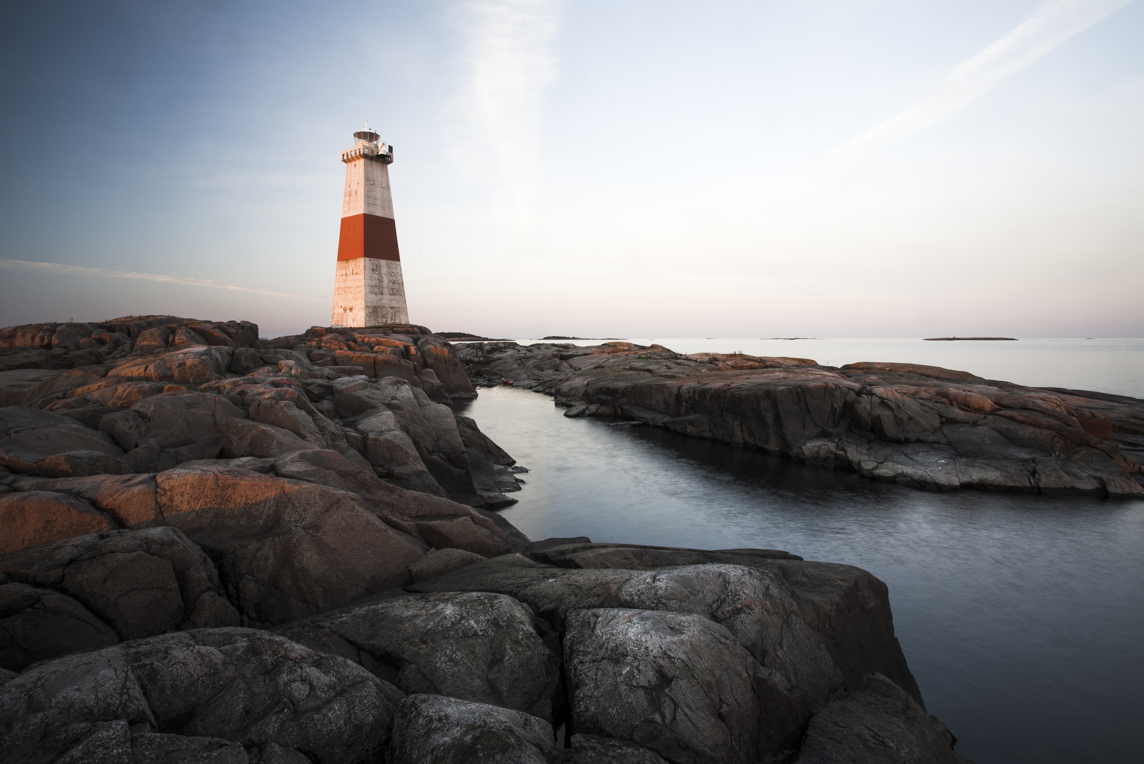 Majakka Jussarön saarelle pystytettiin vuonna 1891. Kuvat: Markus Sirkka.