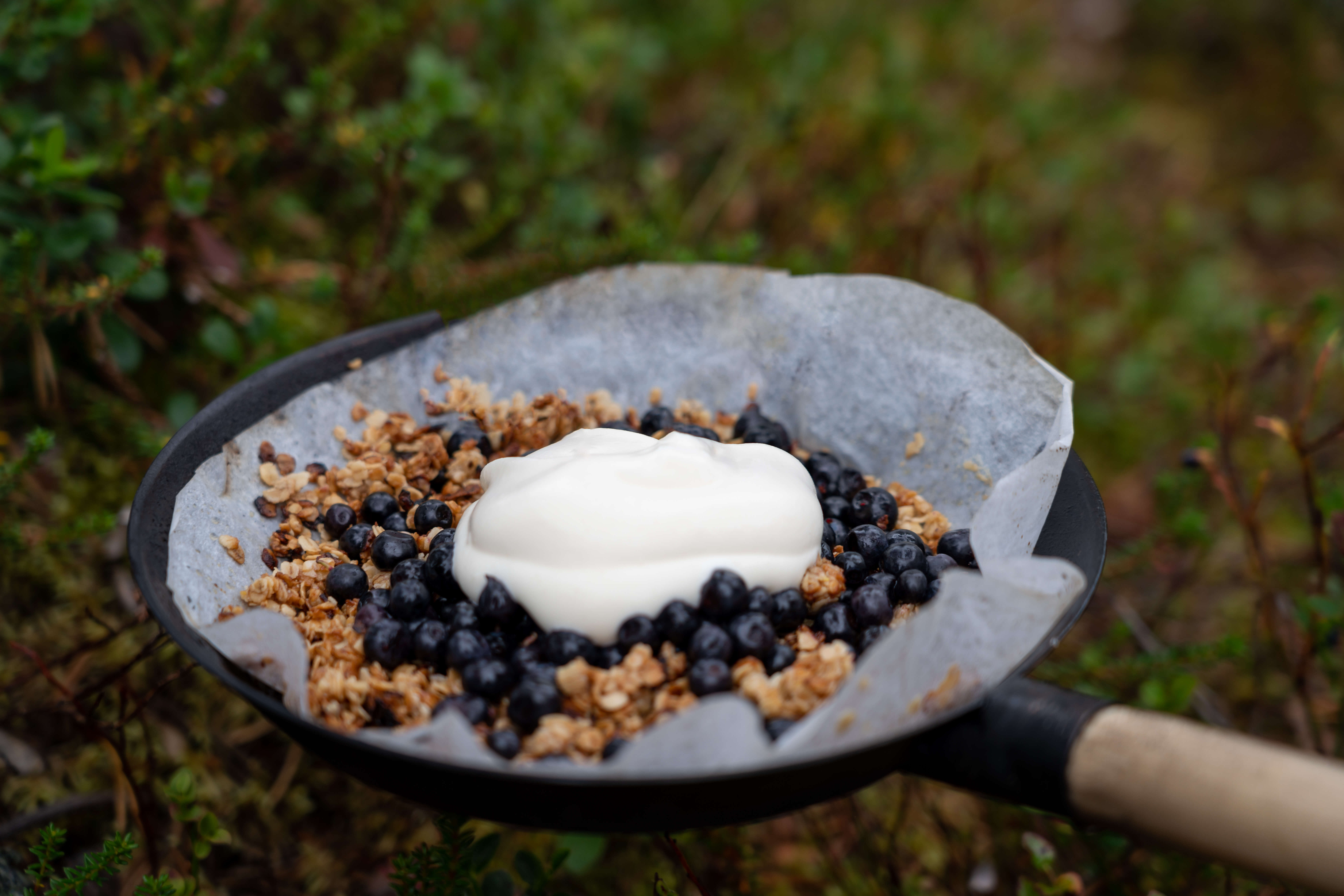 Kaurapaistos valmistuu kätevästi myös nuotiolla.