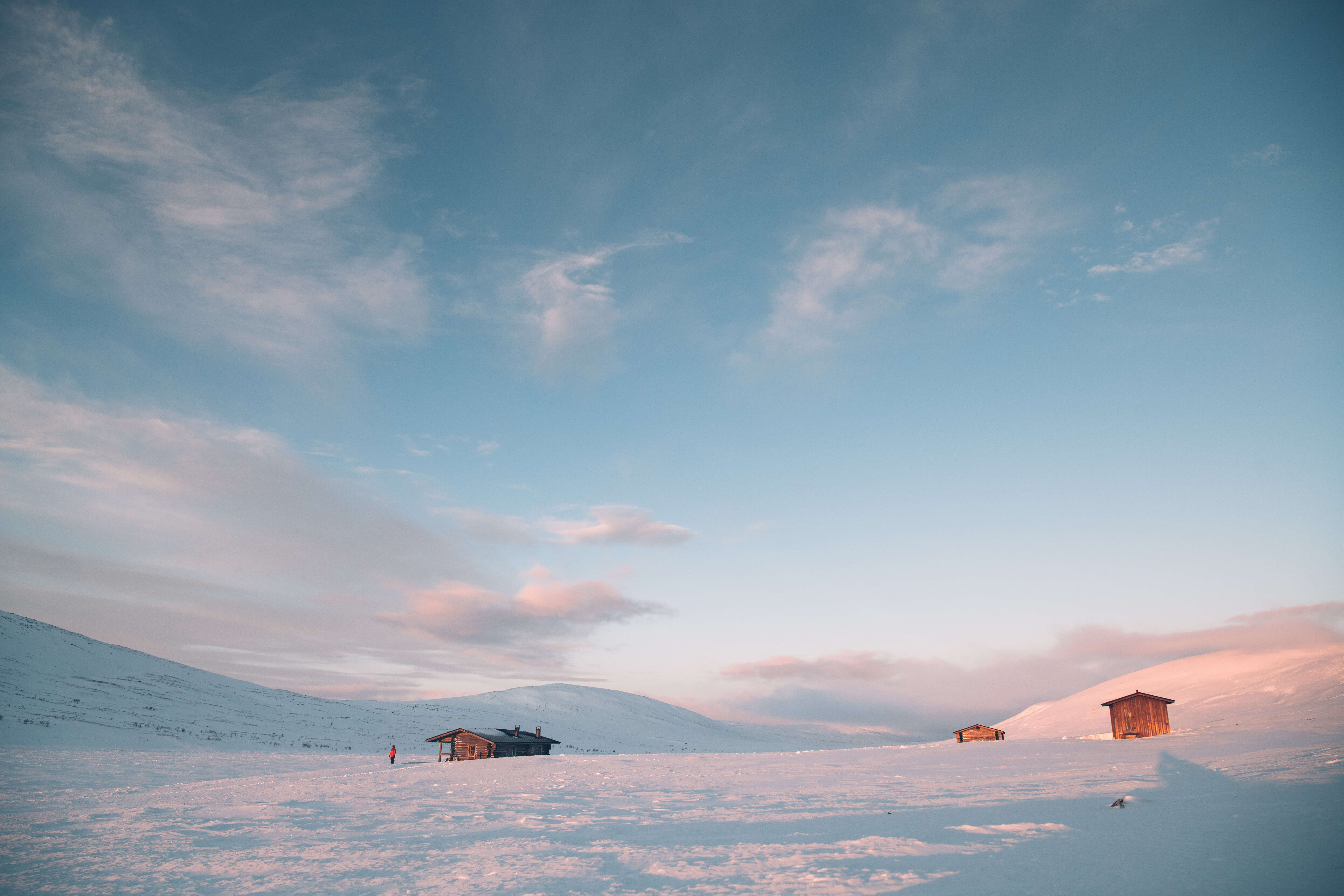 Termisjärven tupa sijaitsee Termisjärven rannalla kauniissa laaksossa tunturien välissä. Tuvassa on autiotupa ja varaustuvan puoli, jossa tilaa riittää isommallekin seurueelle.