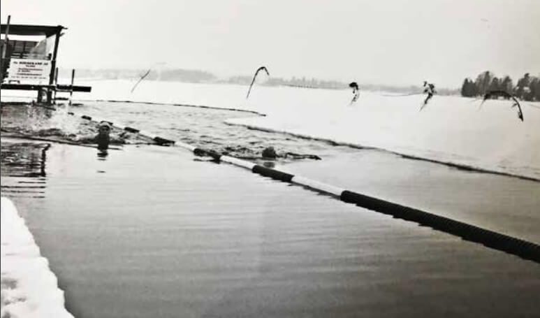 Ensimmäiset Avantouinnin SM-kilpailut järjestettiin Tampereella. Kuva: Kauko Reiman,Puheenjohtaja Lauri Huovila avasi ensimmäiset Avantouinnin SM-kilpailut. Kuva: Kauko Reiman,Viisi vuotta sitten Peurungalla uitiin talviuinnin SM-kilpailut. Kuva: Panu Könönen