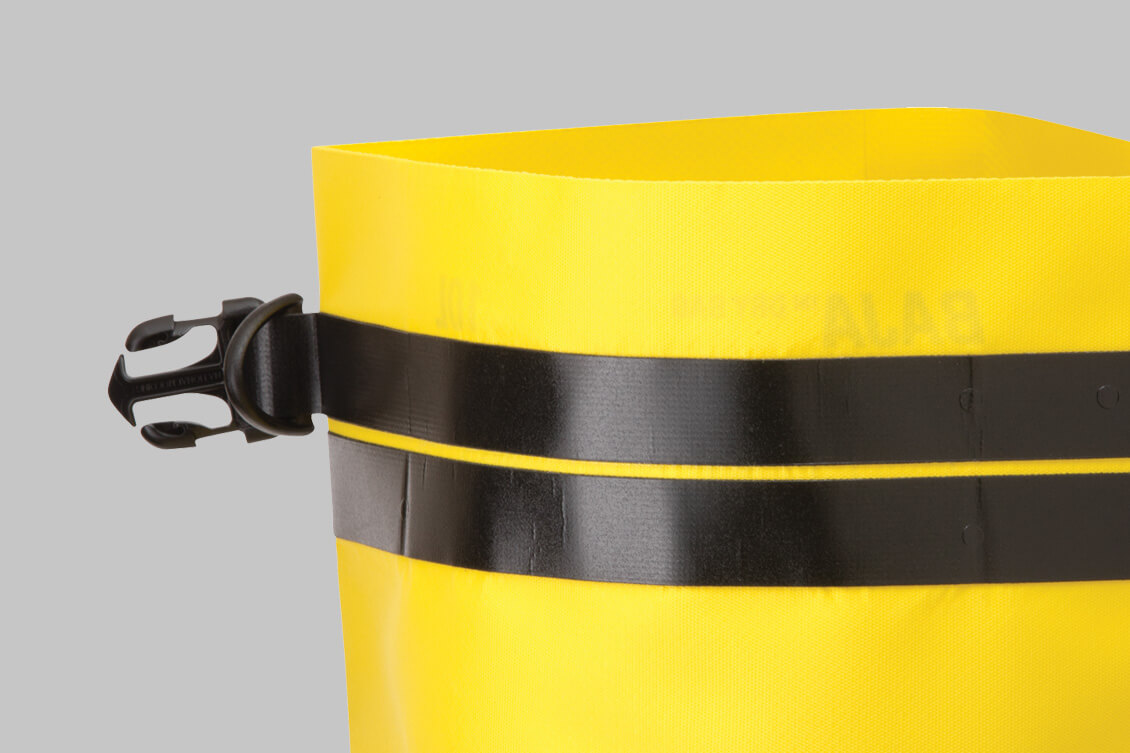 SealLinen tavaramerkki on kahdella tiivistenauhalla vahvistettu DrySeal-rullasulku.