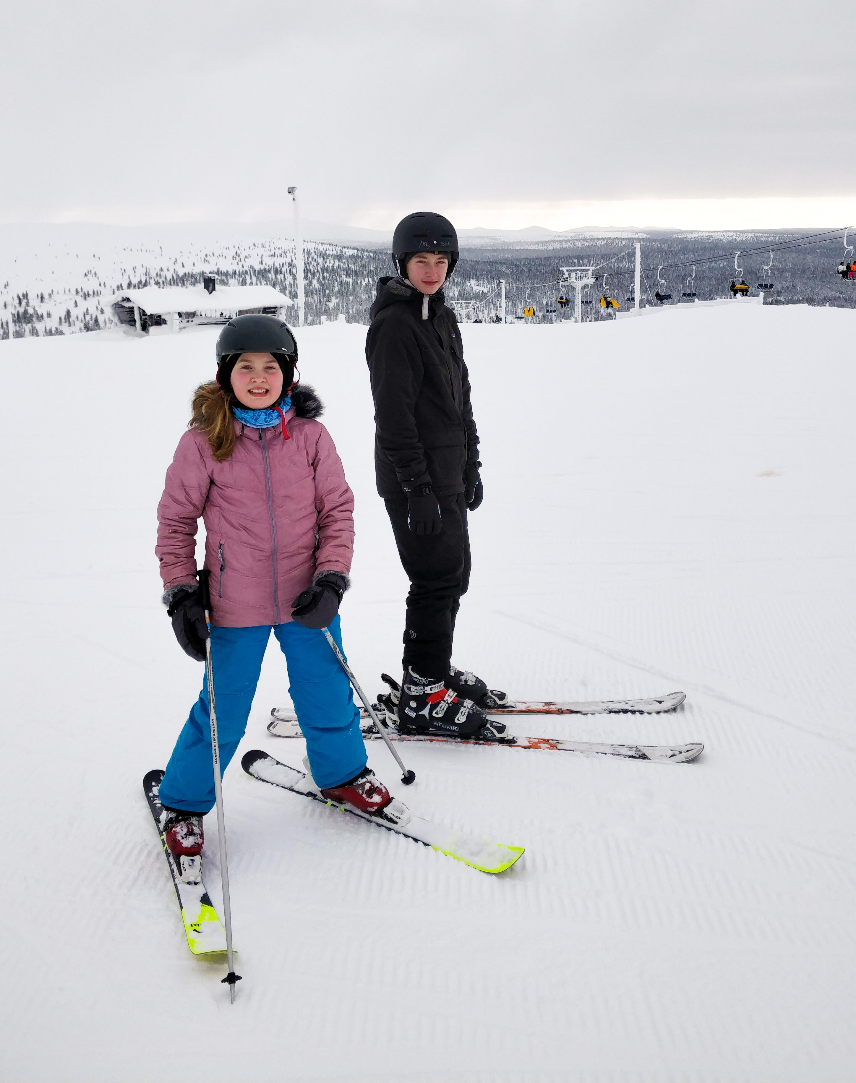 Kaunispään huipulta aukesivat komeat tunturimaisemat ja vauhdikkaat laskut. Kuva: Panu Könönen.