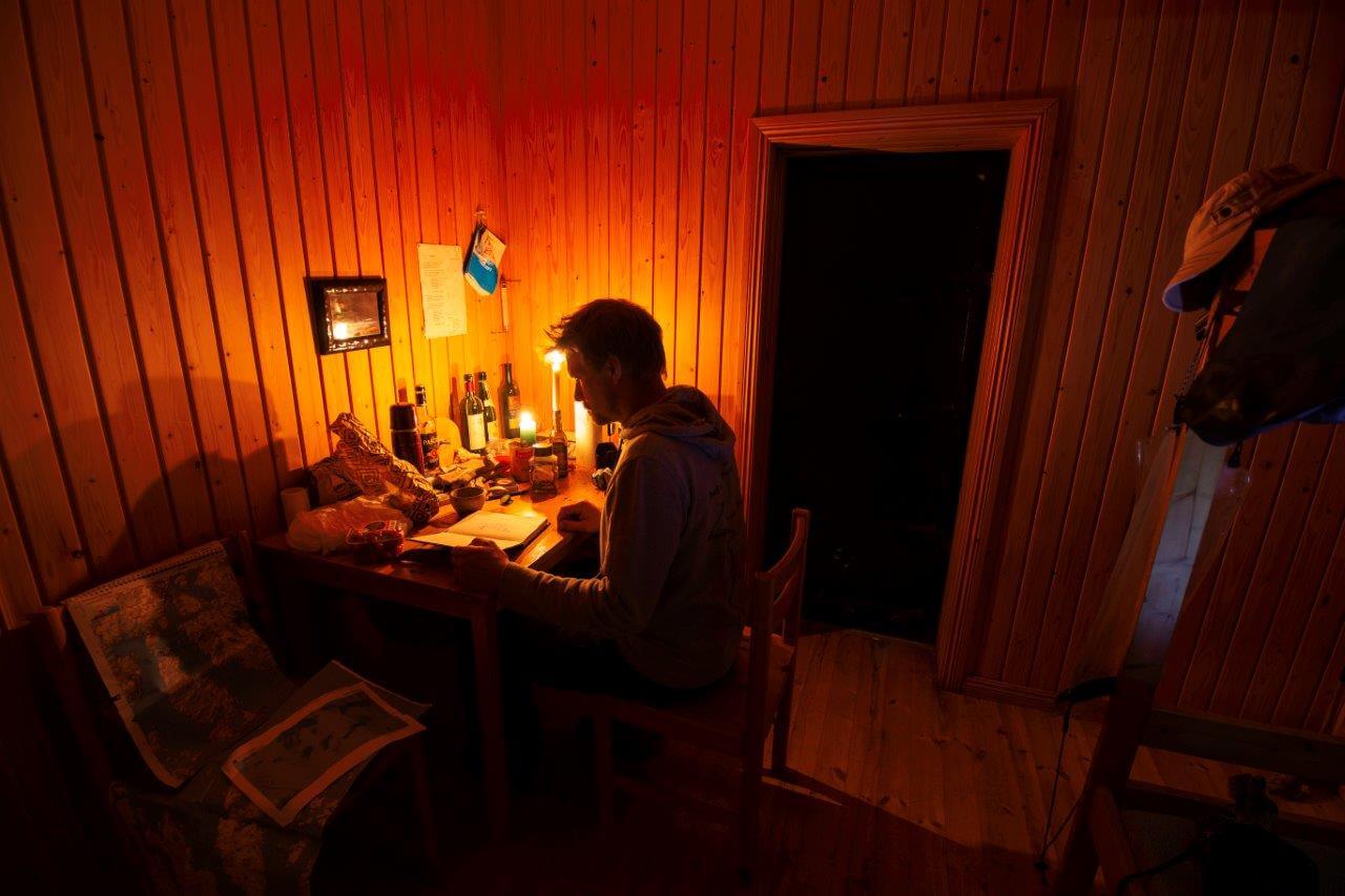 Majakan toisessa kerroksessa on autiotupa, joka tuo mieleen bunkkerin.