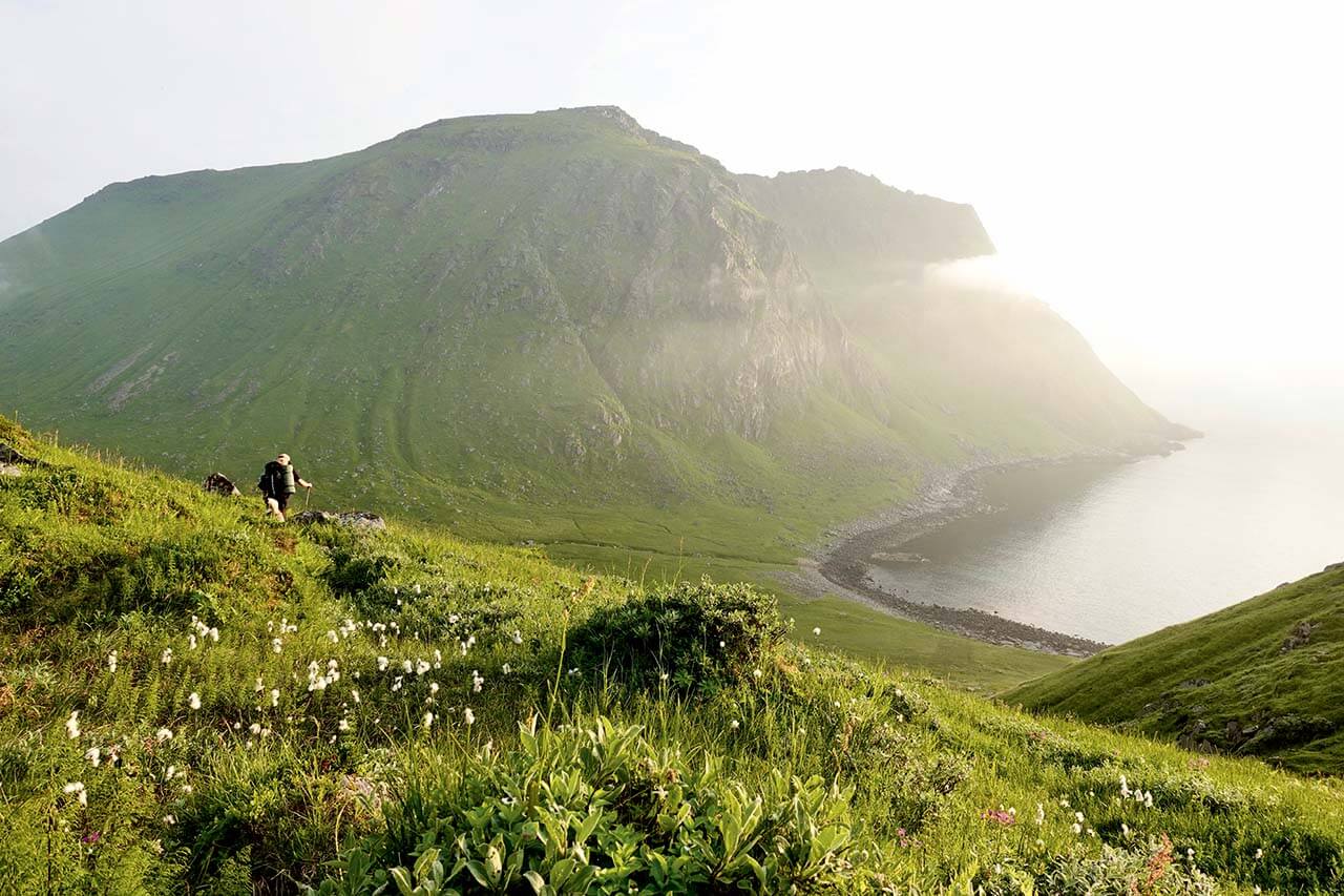 [09] Lofotodden. Turistivirroilta voi välttyä lähtemällä retkelle keskiyön auringossa. Kuva: Sanna Häkkänen.