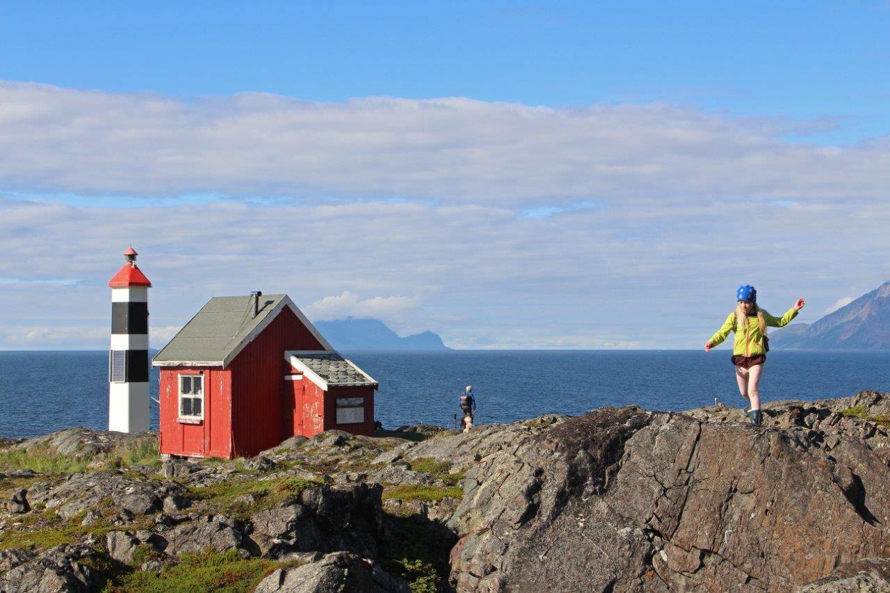 Heti Lyngstuvan-retken alussa oli pakko pysähtyä kiipeilytauolle.