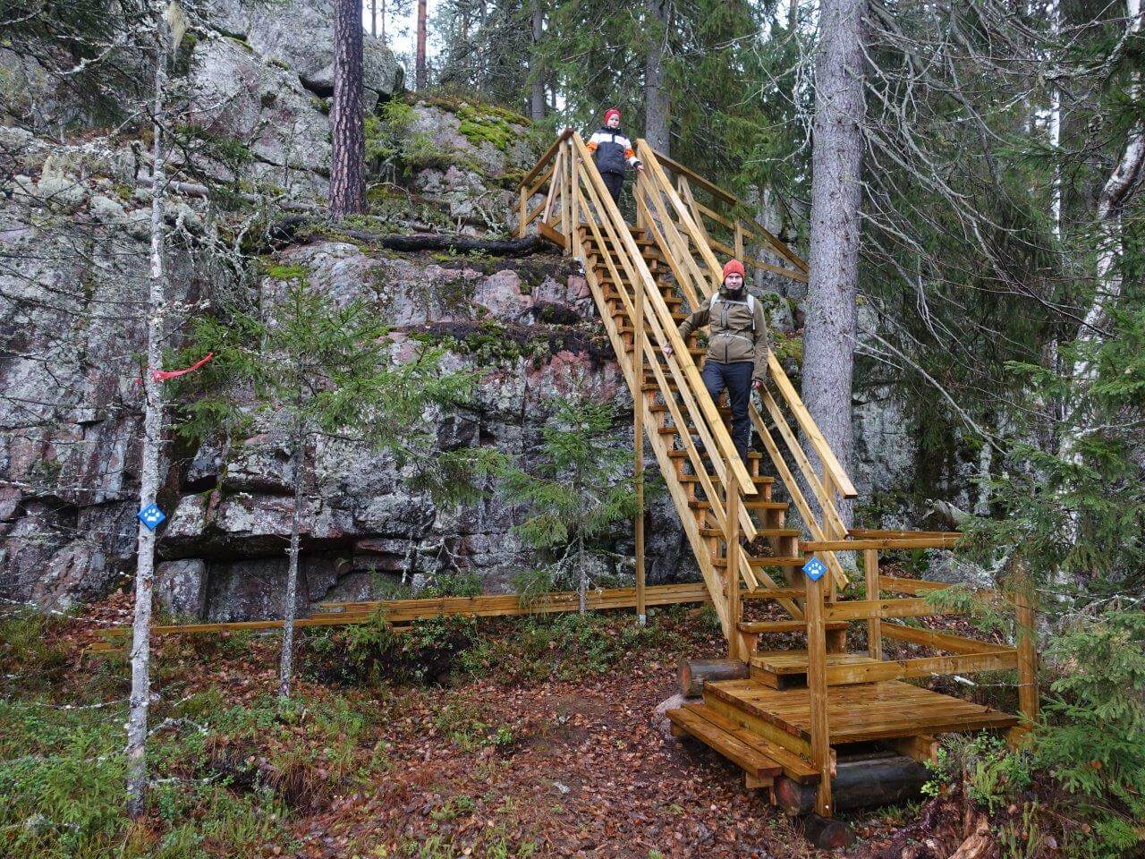 Mallinkaistenjärven virkistysalueella Janakkalassa oli rakennettu upouudet portaat. Kuvat: Jouni Laaksonen.
