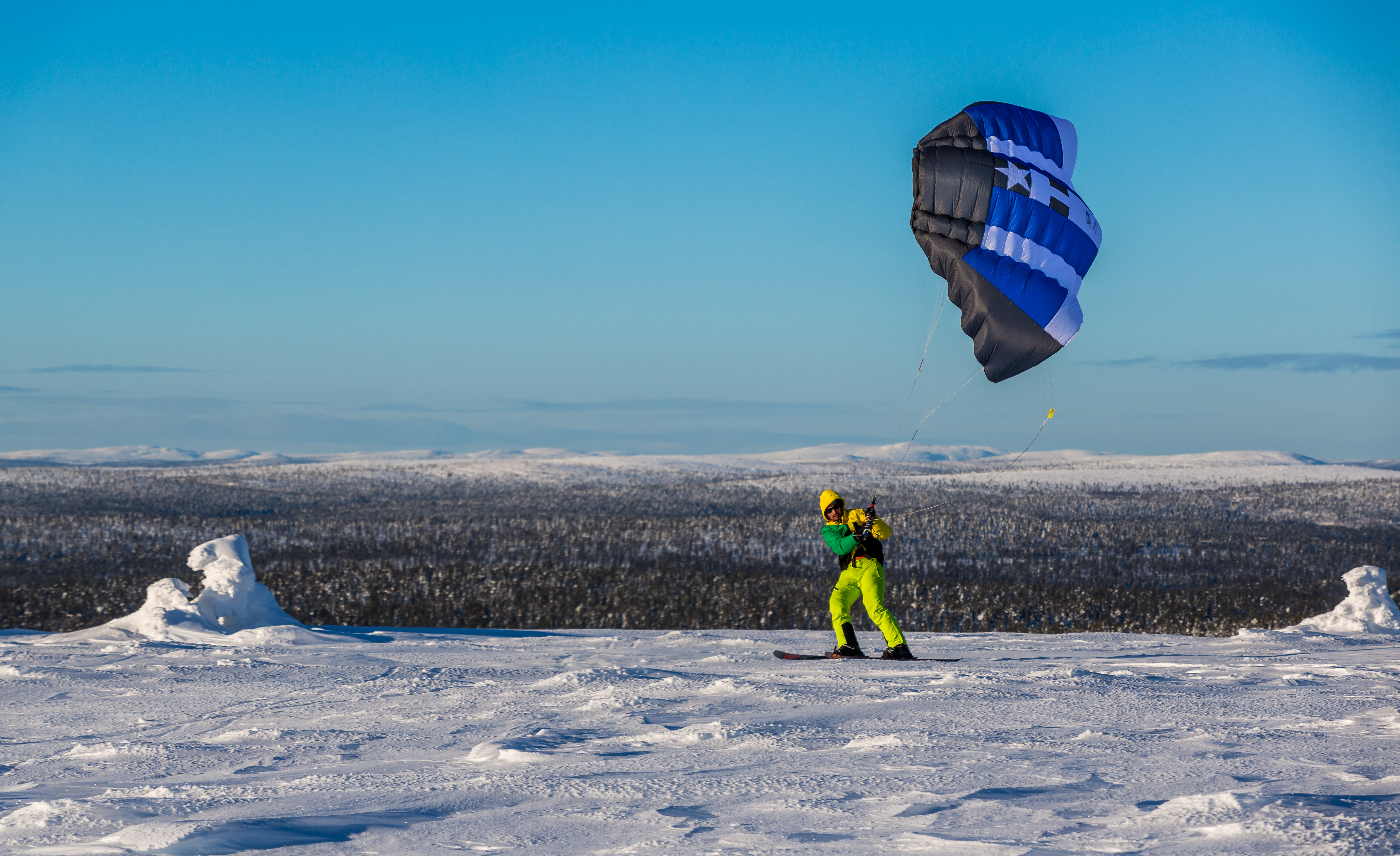 Leijahiihtäjä Ahopään laella. Kuva: Sampsa Sulonen.