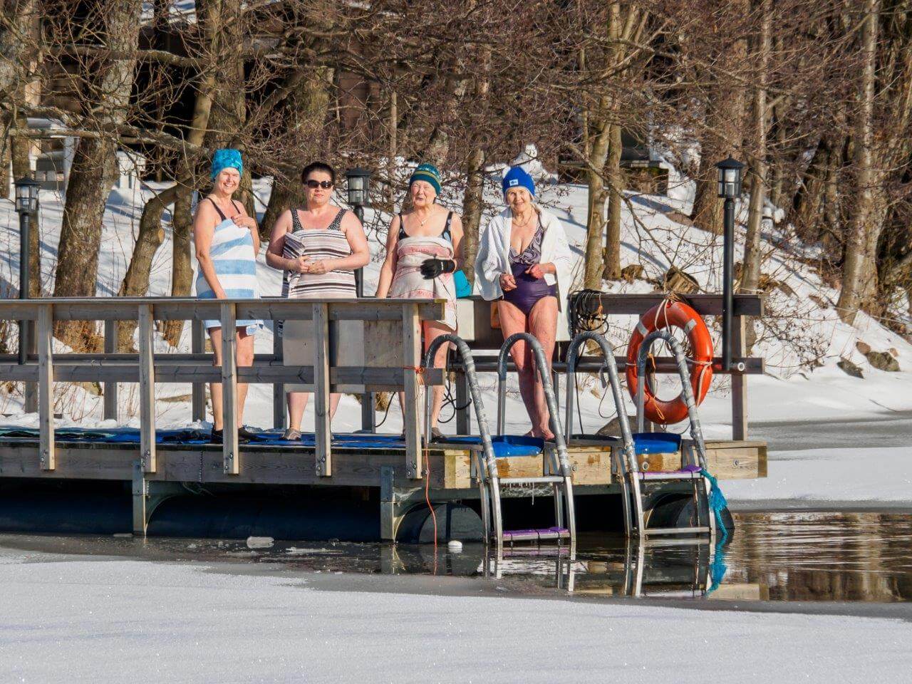 Myös vilvoittelu on monelle mieluisa osa saunomista. Kylmälle altistuminen voi parantaa niin stressin- kuin kylmänsietokykyäkin.