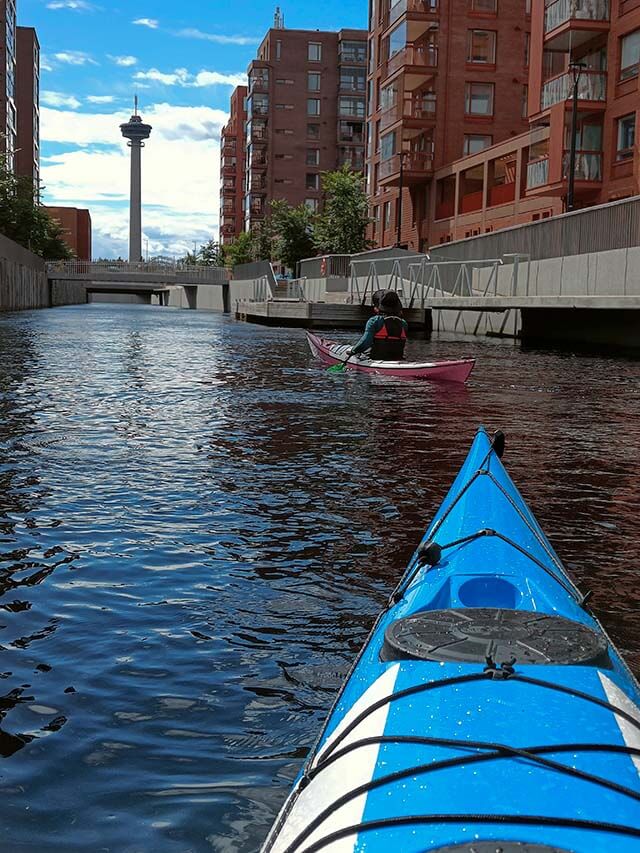 Pyhä- ja Näsijärven melontareitit palveluineen ovat aivan kaupungin ytimessä, näkymä Tampellan kanavasta Näsijärven puolelta. Kuva: Mika Kuronen.