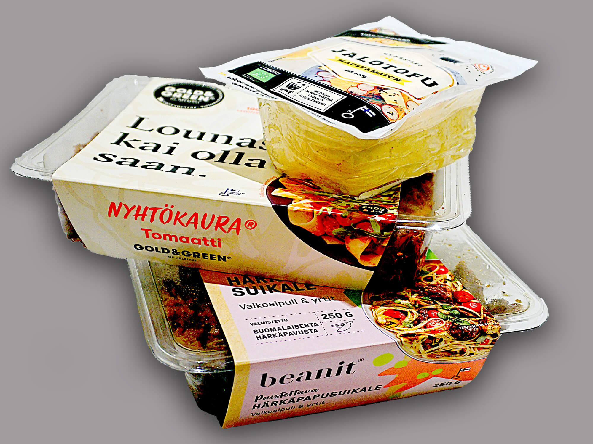 Proteiini- ja aminohappomäärät ovat esimerkiksi Härkiksessä, Nyhtökaurassa ja tofussa jauhelihanveroiset, mutta kuituja, magnesiumia ja kalsiumia niissä on enemmän. Sen sijaan rasvaa kasvipohjaisissa tuotteissa on usein vähemmän. Kuva: Pauliina Toivanen.