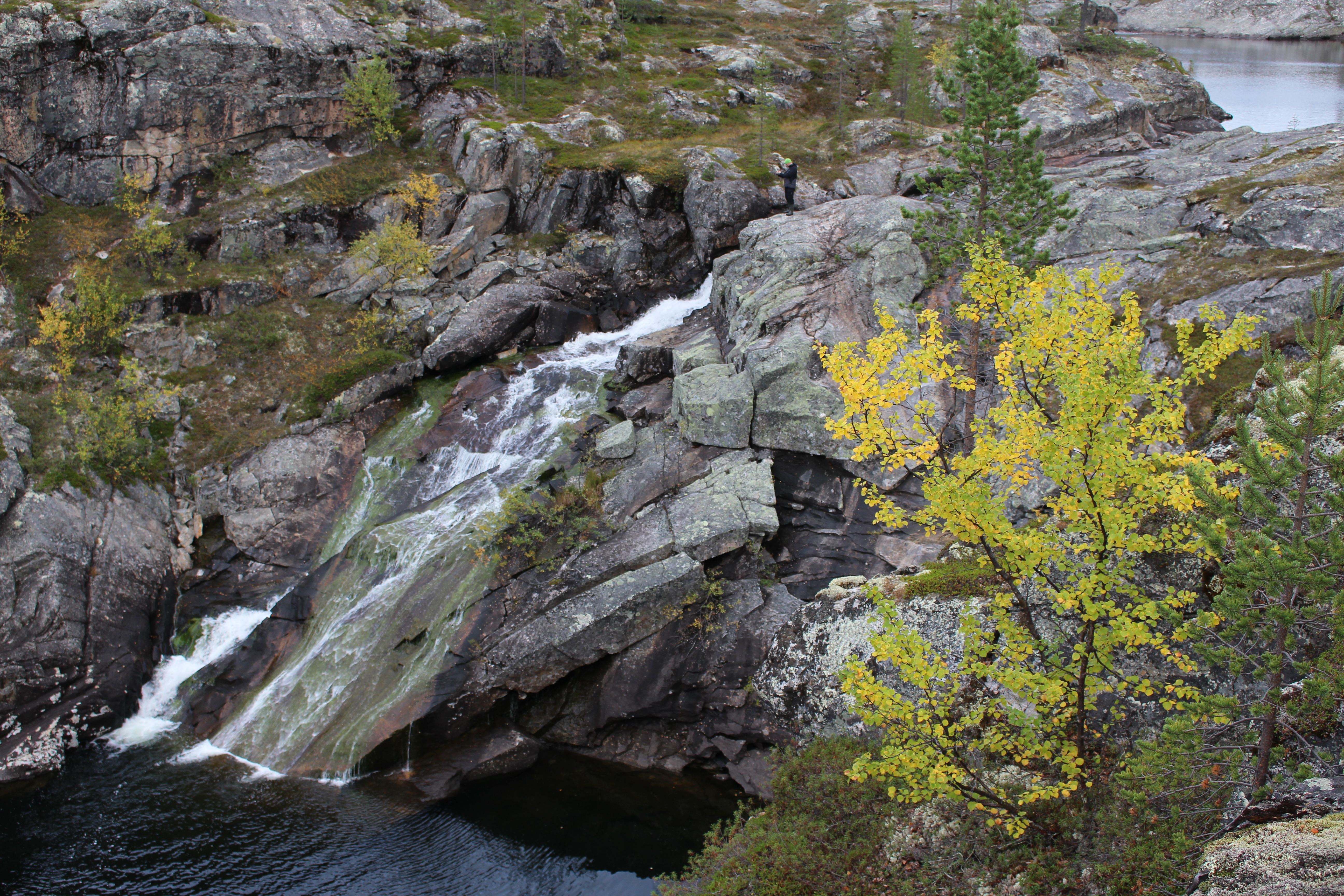 Routasen katedraalin vesiputouksessa oli vähemmän vettä kuin kesäkuussa, mutta komea se oli silti.