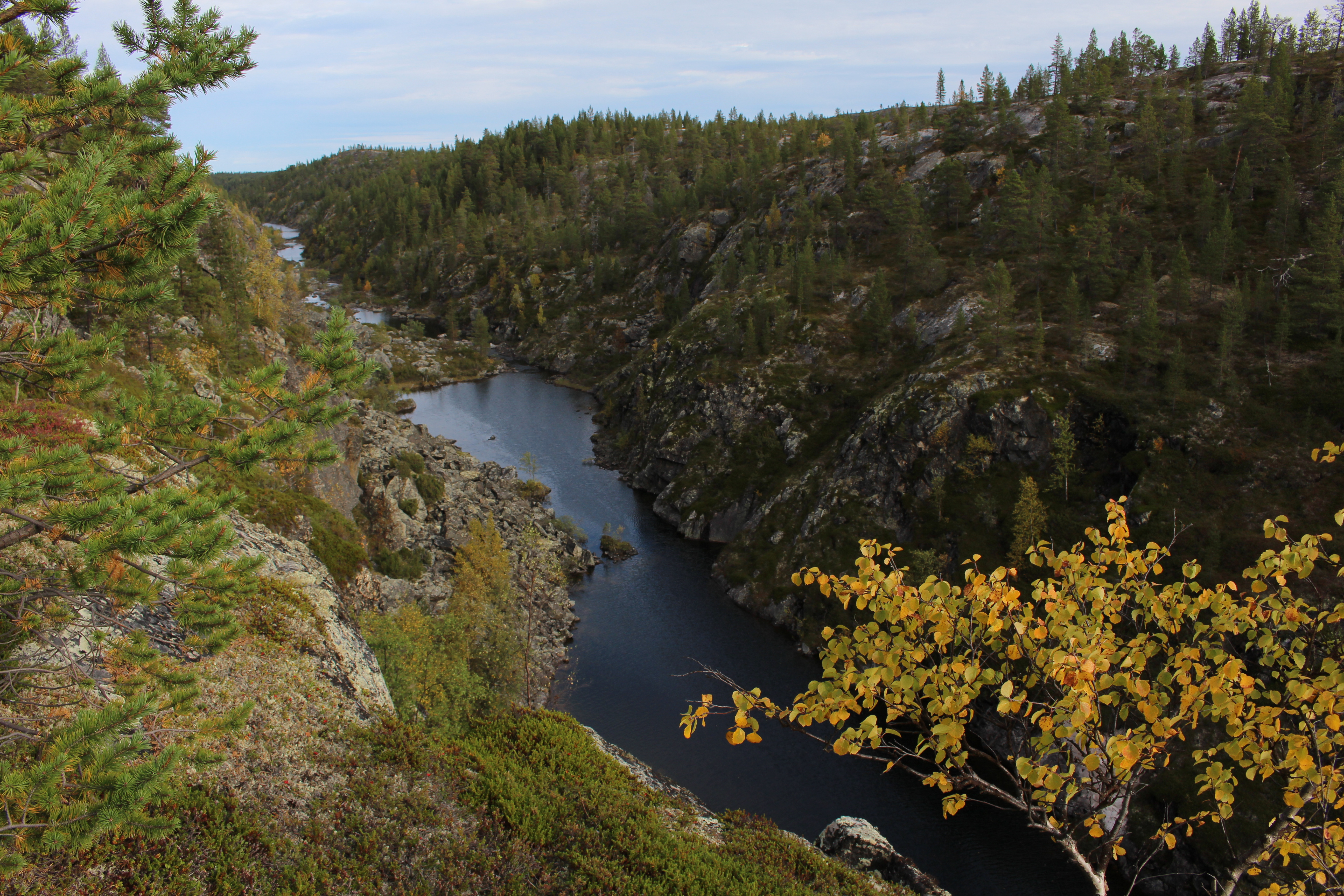 Yksi tavallinen näkymä Routasenkuruun viime syksyn reissulla. Edellisillä vaelluksilla en osunut tällaisiin kohtiin. Kuvat: Jouni Laaksonen.