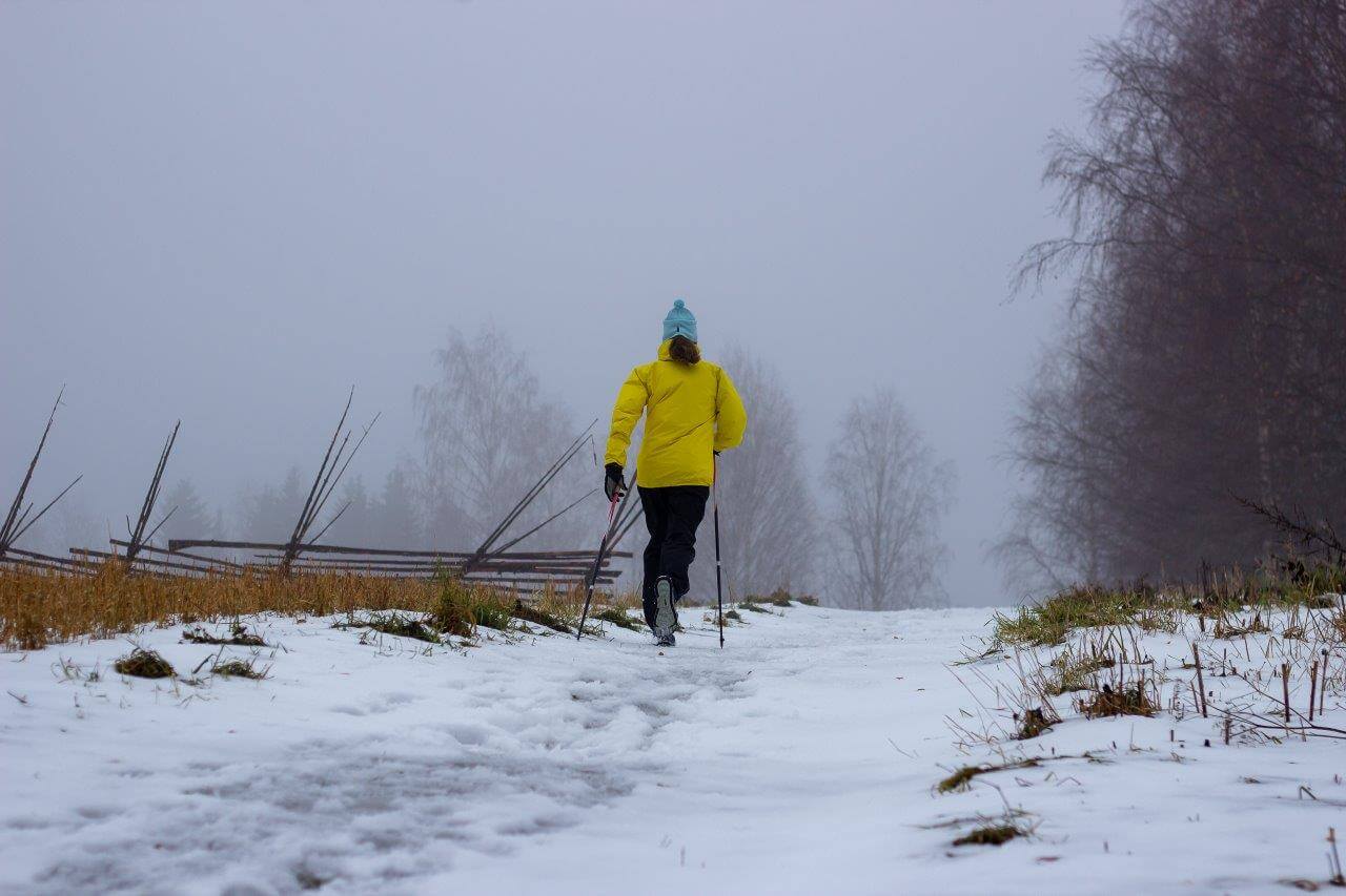 Kerää pohjat ladulle sauvarinteestä. Kuva: Tom Toivonen.
