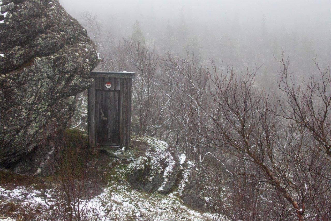 Ken tästä sisään rohkenee, on kuolematon ja saa olla lapsi ikuisesti.