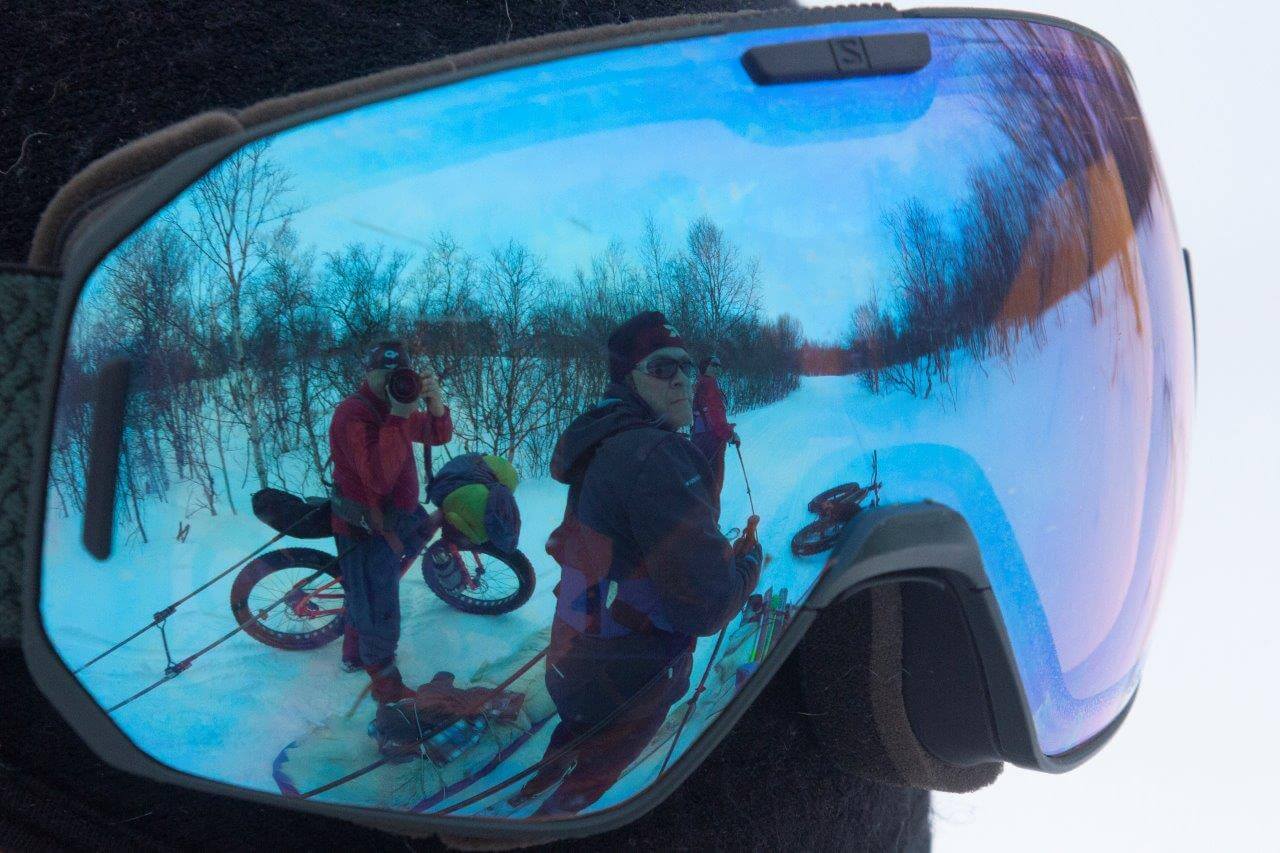 Ahkiot ja läskipyörät on pakattu. Edessä on jyrkkä nousu tunturiylängölle.