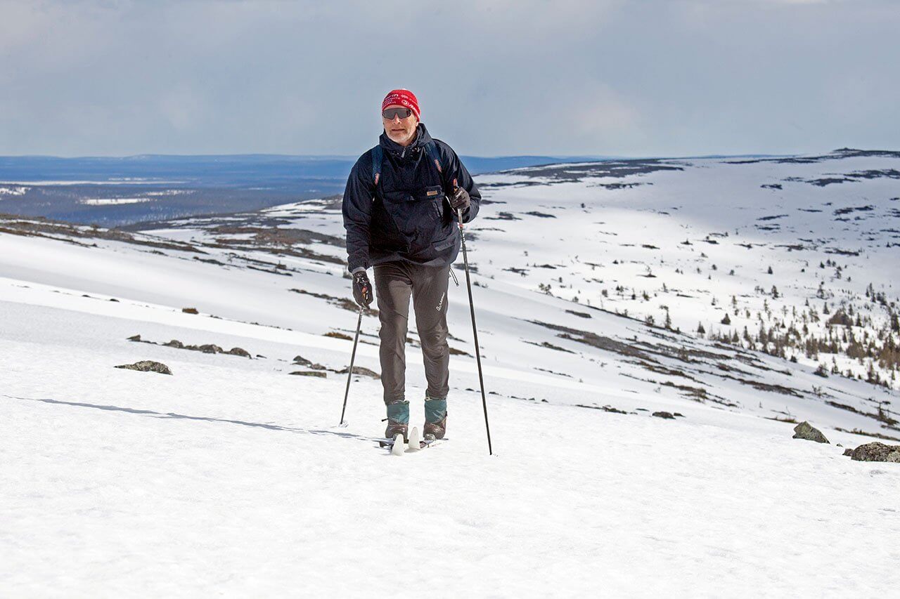 Aakenustunturin korkeimman kohdan Pallilaen (565 m) rinteillä kelpaa tunturihiihtäjän kevätauringossa hiihdellä. Kuva: Sauli Herva.