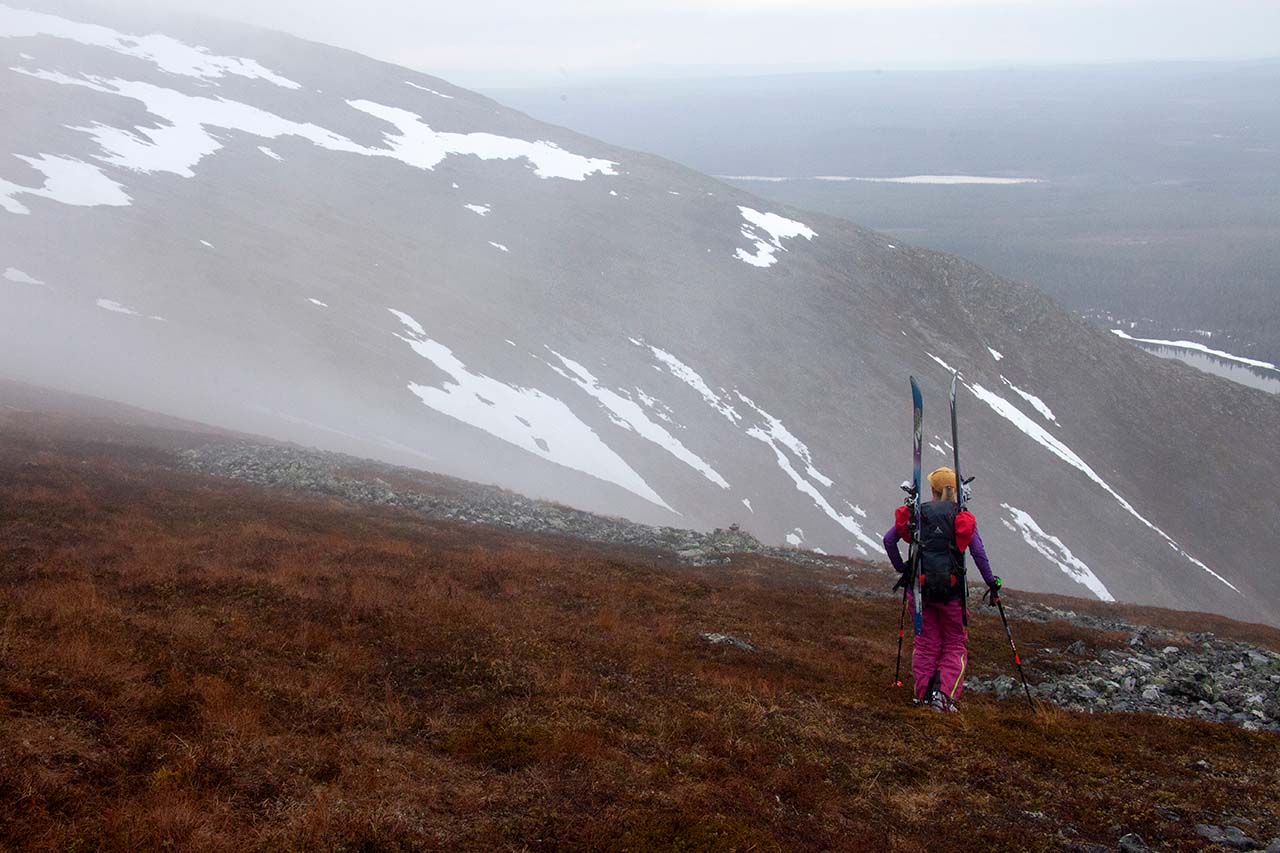 Varhaisaamu korkealla Pyhäkurun äärellä on mieleen painuva luontoelämys. Kuva: Sauli Herva.
