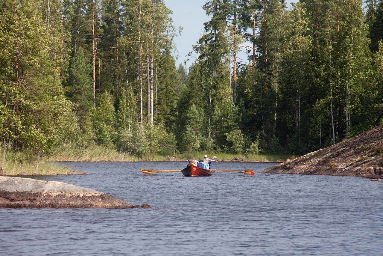 Lohikosken ylävesillä vallitsee paikoin varsin erämainen tunnelma, näkymiä Kalaveden Kiiskikallionsalmesta. Kuva: Sauli Herva.