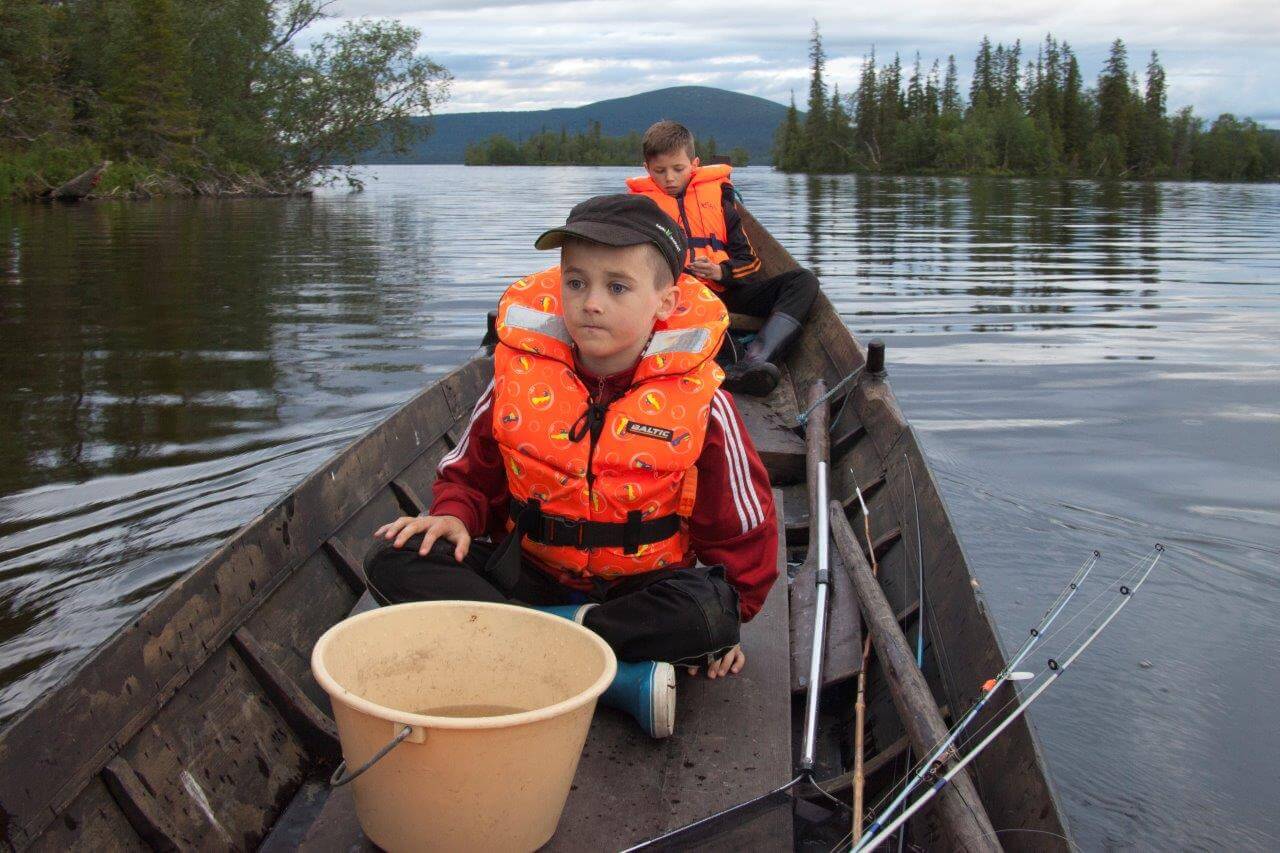 Villiruokaa luonnosta. Kalastushommat opitaan parhaiten kesällä ja poikasena.