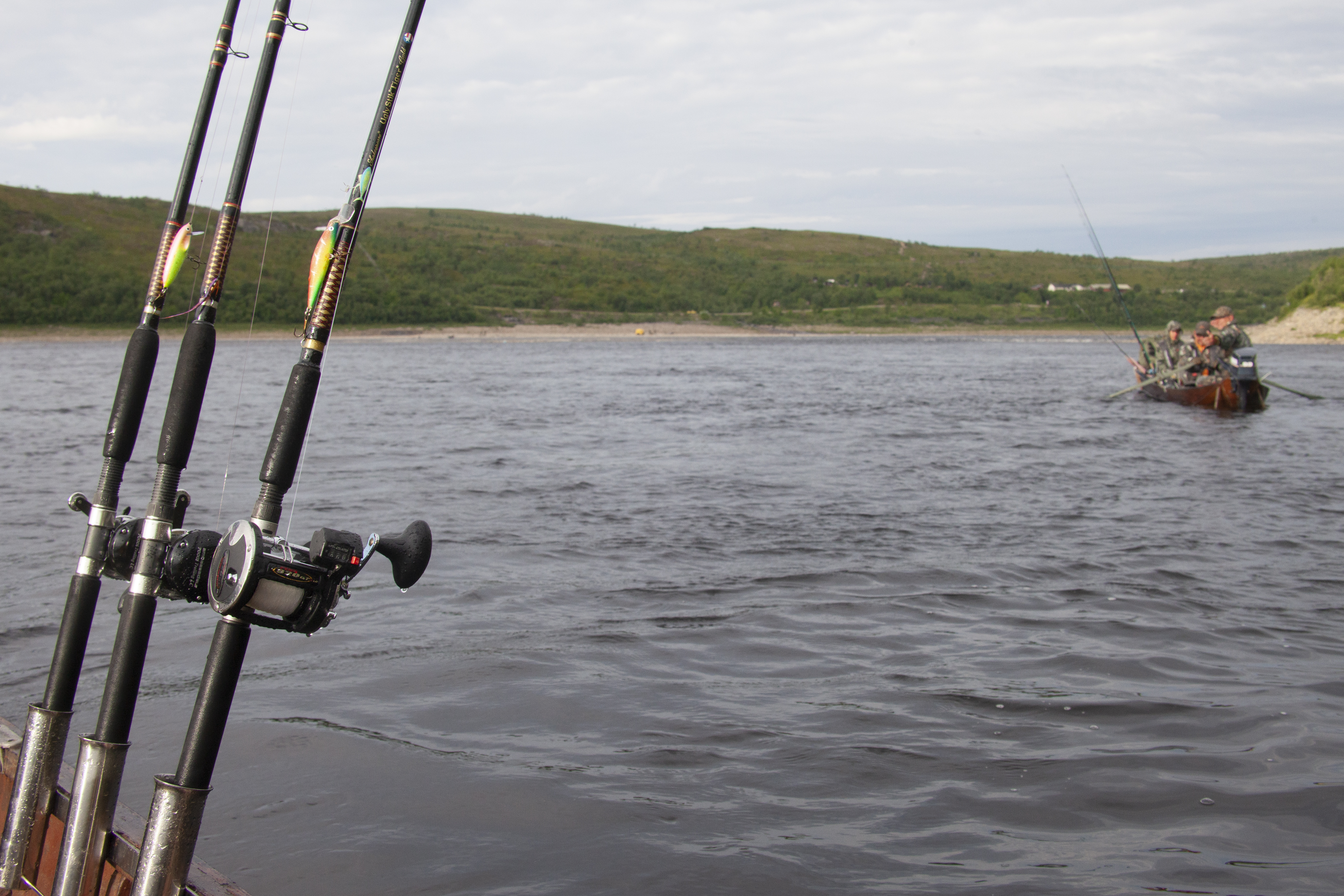 Alakönkään alapuolinen Boratbokcá ja Nuorgamin suvanto kuuluvat Tenojoen legendaarisimpiin ja suosituimpiin lohenpyyntipaikkoihin. Kuva: Sauli Herva.