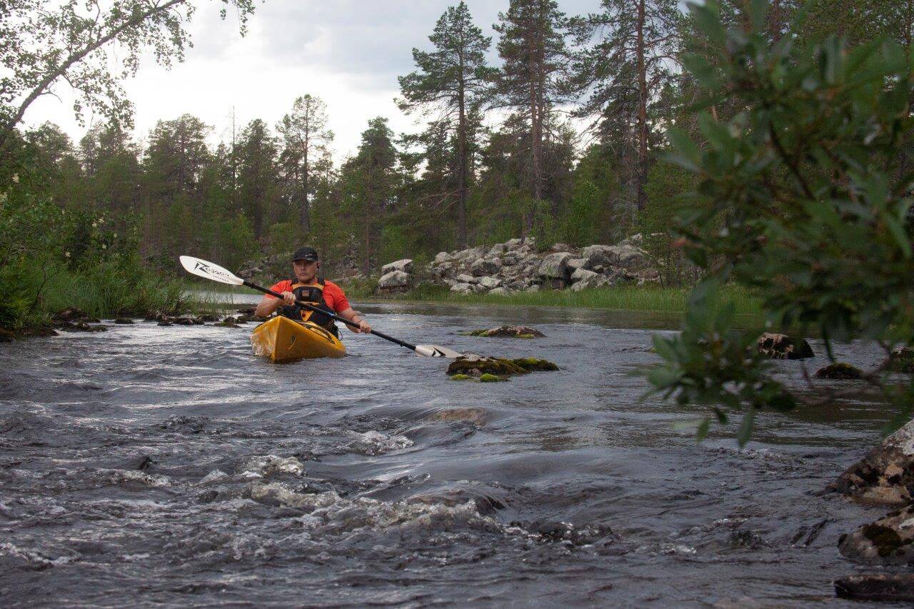 Ounasjoen voi tulkita alkavan Muotkajärven ja Ounasjärven välisistä virtapaikoista. Jos siltä tuntuu, voi meloja jatkaa kauhomista Rovaniemelle saakka.