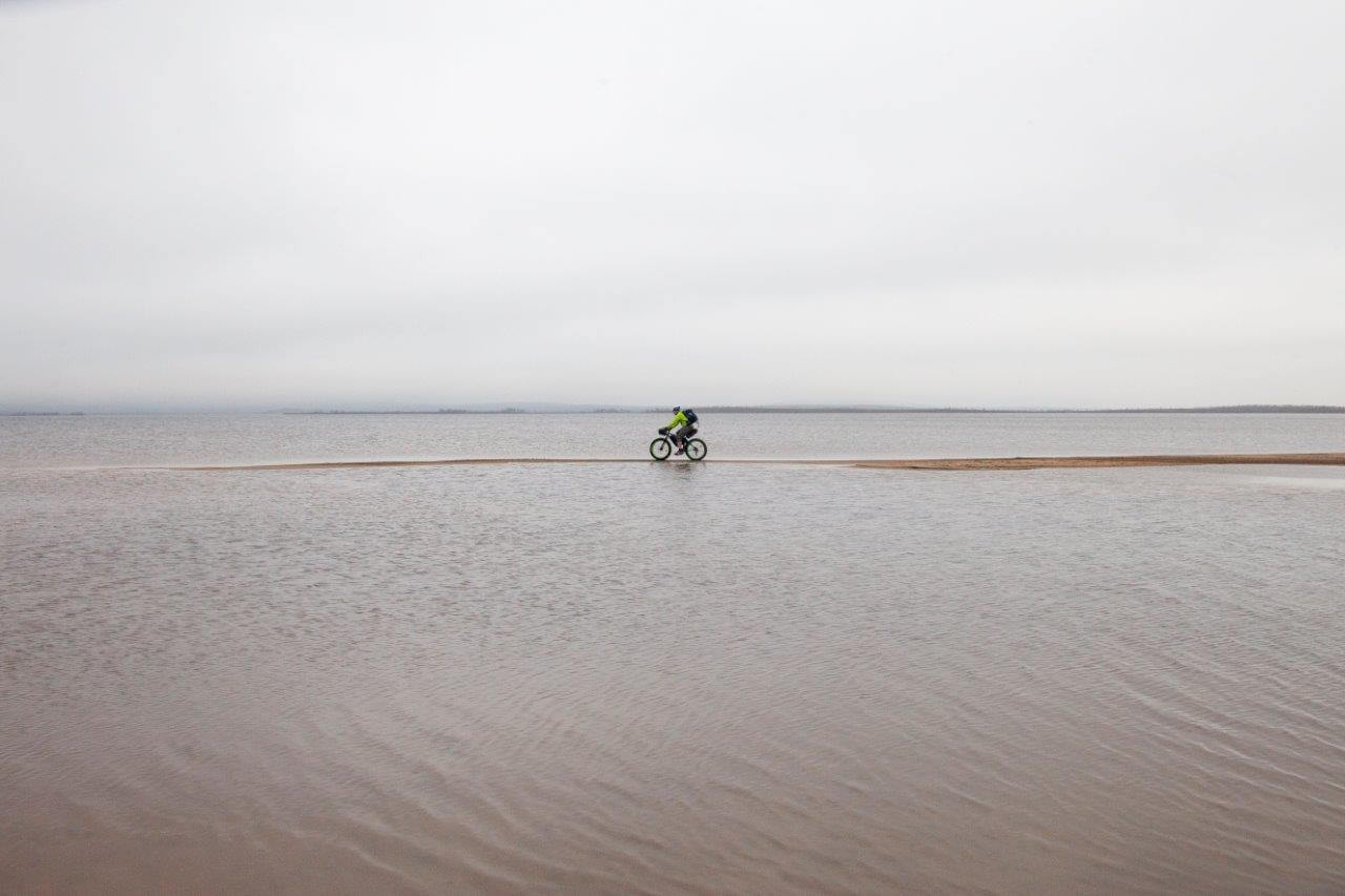Pöyrisjärven alueella maasto kuin varta vasten maastopyöräilijöille luotu, ehdotonta ykkösluokkaa Lapissa ja koko Suomessa.