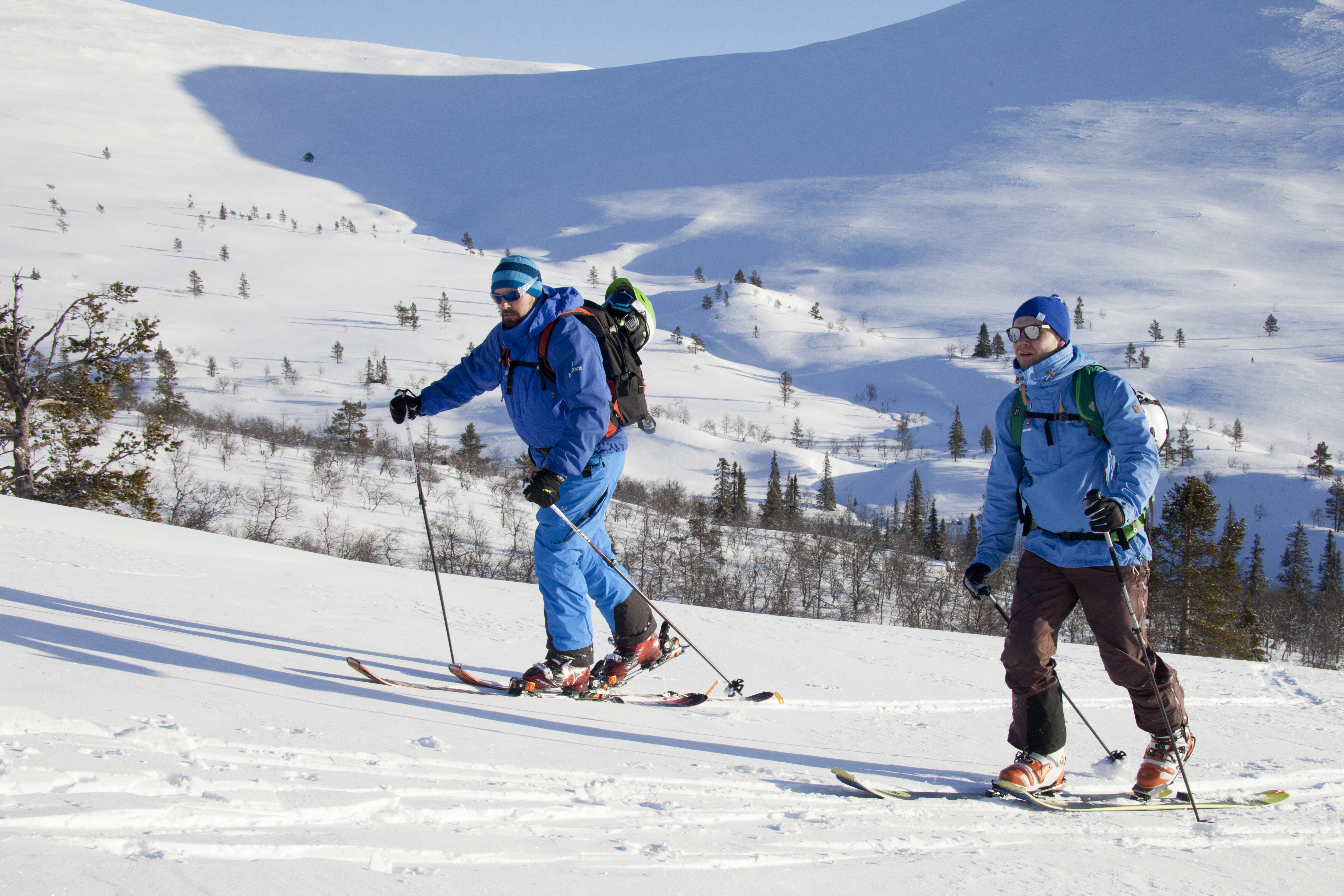 Tommi ja Topi Pöllöt vapaalaskuretkellä Orotuskerolla Pallaksen takarinteillä.
