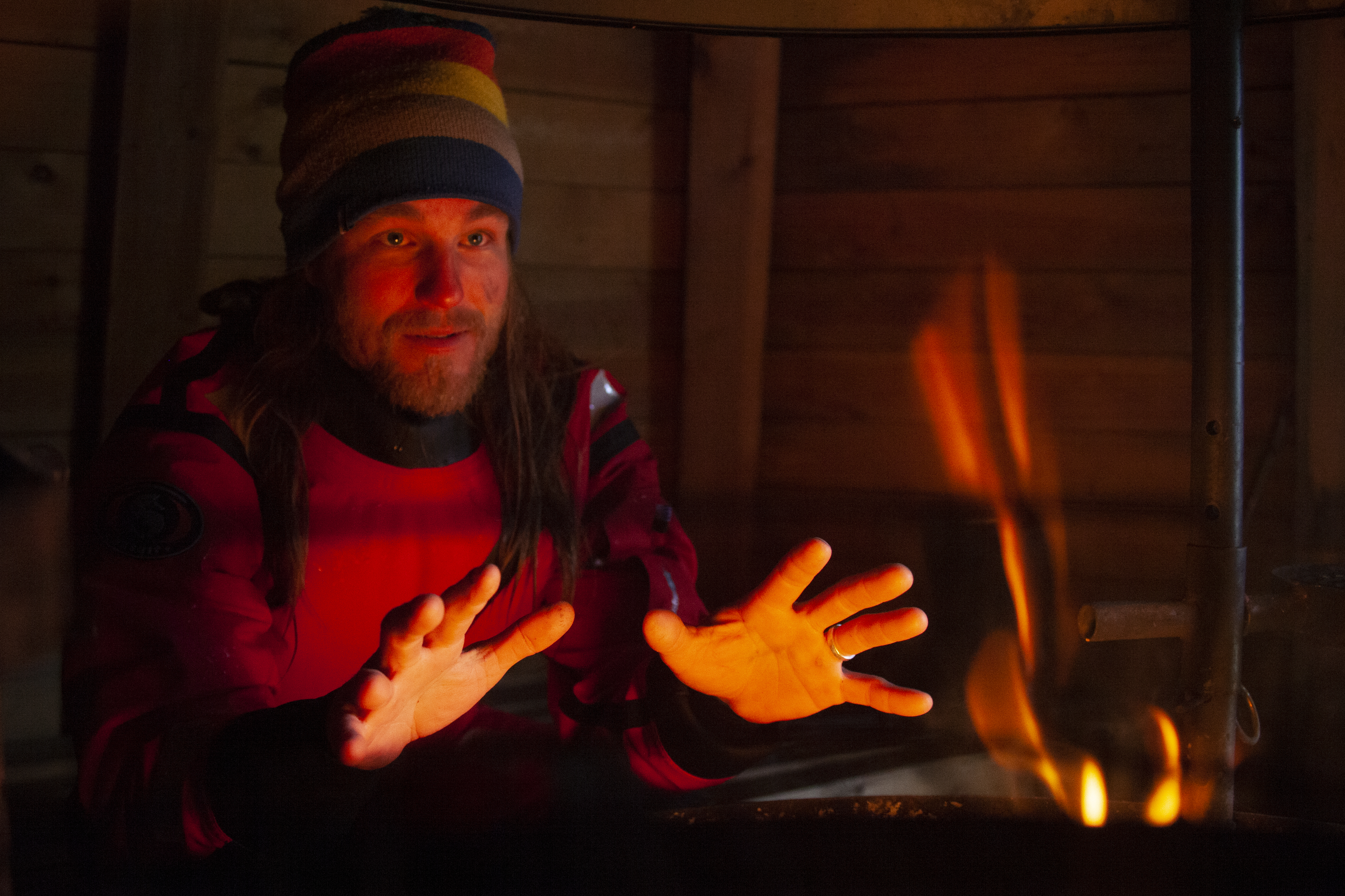 Packraft- ja sup-vaellukset, lumisurffileirit ja talvikalastus ovat eräopas Antti Siltalan erikoisosaamista.