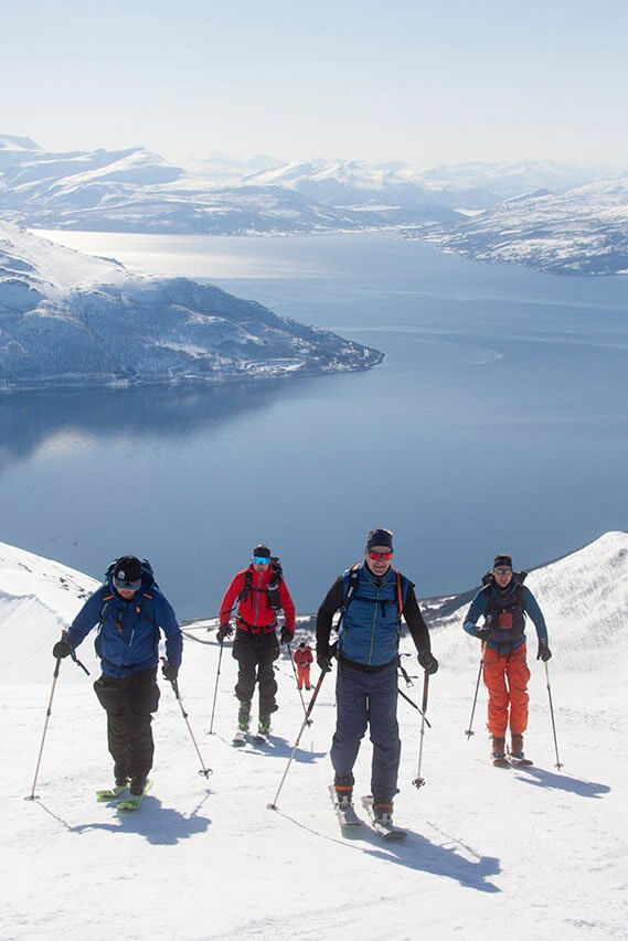 Gråtindenin (871 m) huippuharjanteella, kyllä kelpaa. Kuva: Sauli Herva.