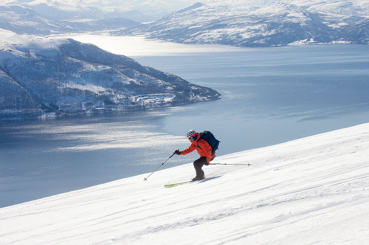 Jouko Liinamaa (338) kovassa iskussa Lapponia-hiihdon vuoden 2015 Keimiön Kiekeröllä.