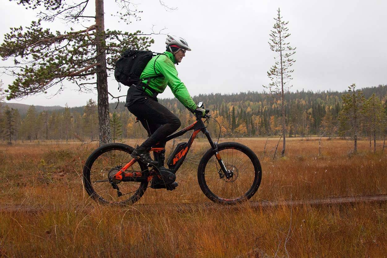 Maastopyöräily on noussut ruskaretkien uudeksi suosikiksi. Kuva: Sauli Herva.