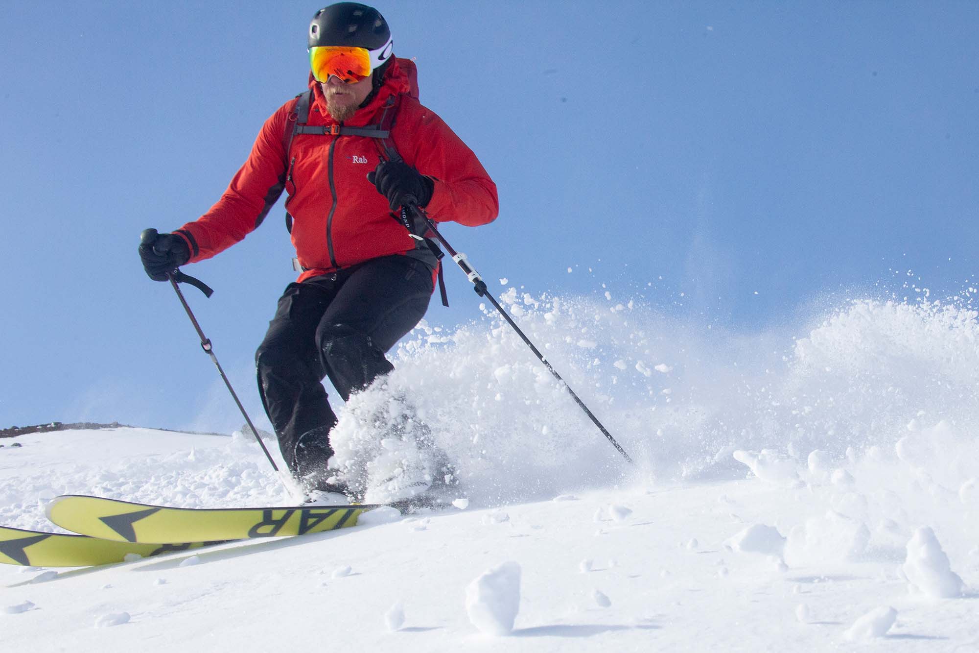Vappuvapaata suurtuntureilla. Hiihto-opas Pasi Ikosen tyylinäyte. Kuva: Sauli Herva.