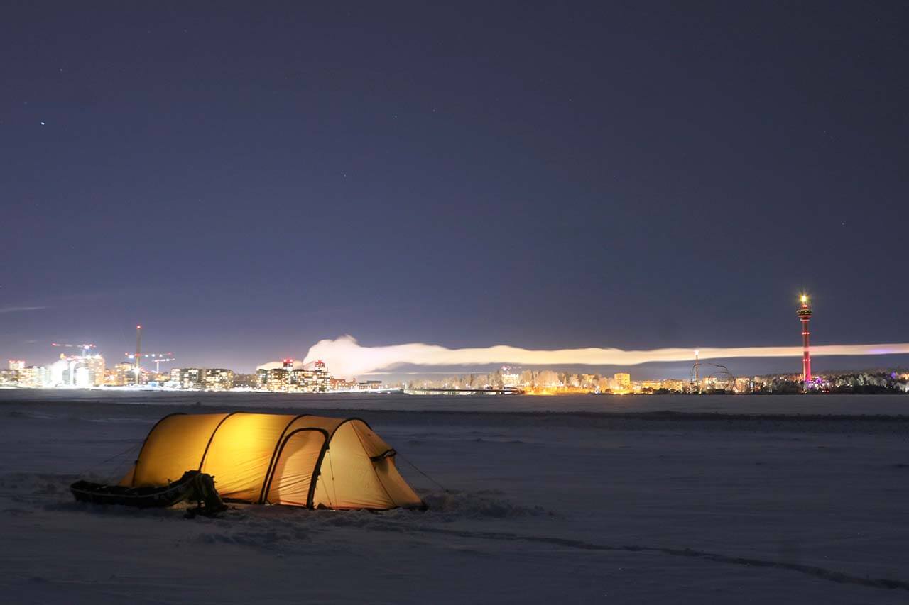 Siilinkari on erinomainen talviretkeilykohde vain kilometrin päässä kaupungin rannasta. Ei ole sattumaa, että suomalaiset arktiset retkikunnat käyvät harjoittelemassa Näsijärvellä. Kuva: Petri Mäkelä.