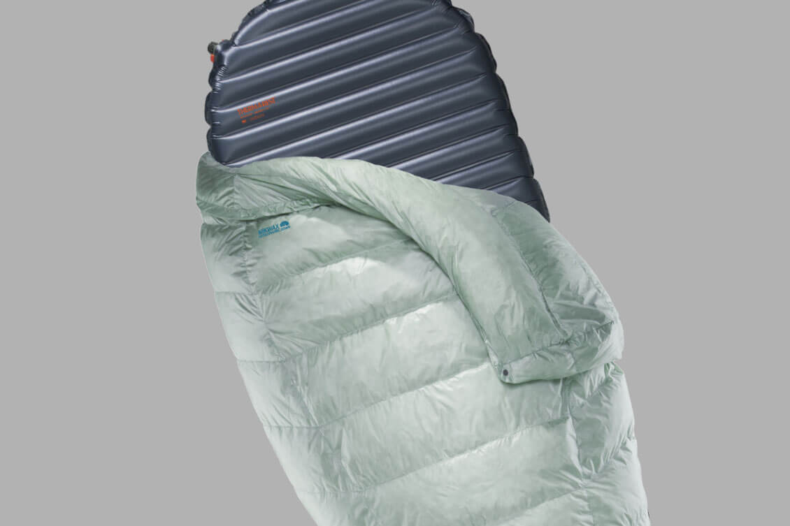 KESÄ: Peitto Therm-a-Rest Vesper 32 UL (T comf 5°C, T lim 0°C) 440 g, alusta: Therm-a-Rest Neoair Uberlite (R-arvo 2.3) 250 g.