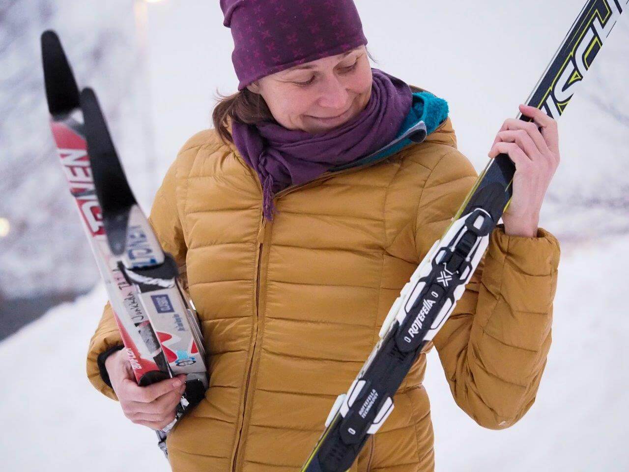 Huollata suksesi, jos et itse osaa putsata suksia ja voidella niitä. Kuva: Terhi Ilosaari.